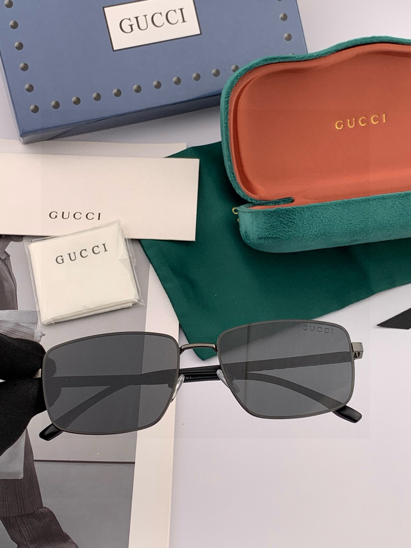        GUCCI 男款炫彩飞行员偏光太阳镜 ❤️材质：高清尼龙加厚卡槽高清偏光镜片 🌹无边框镜架