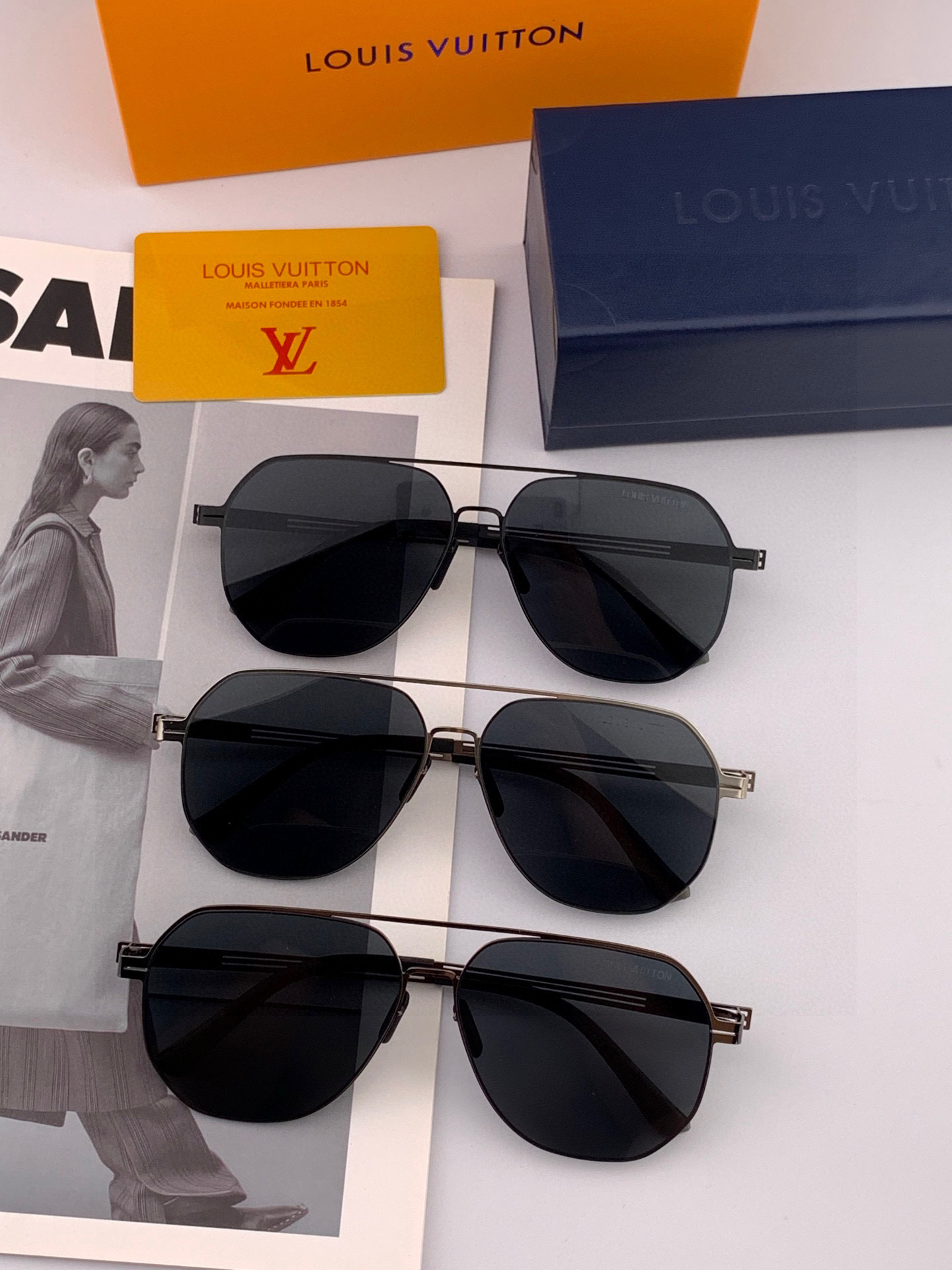 ♦️LV 2025新款男女情侣款太阳镜多边形墨镜iP电镀永不褪色 超轻超有弹性整幅眼镜无螺丝重要的是压不