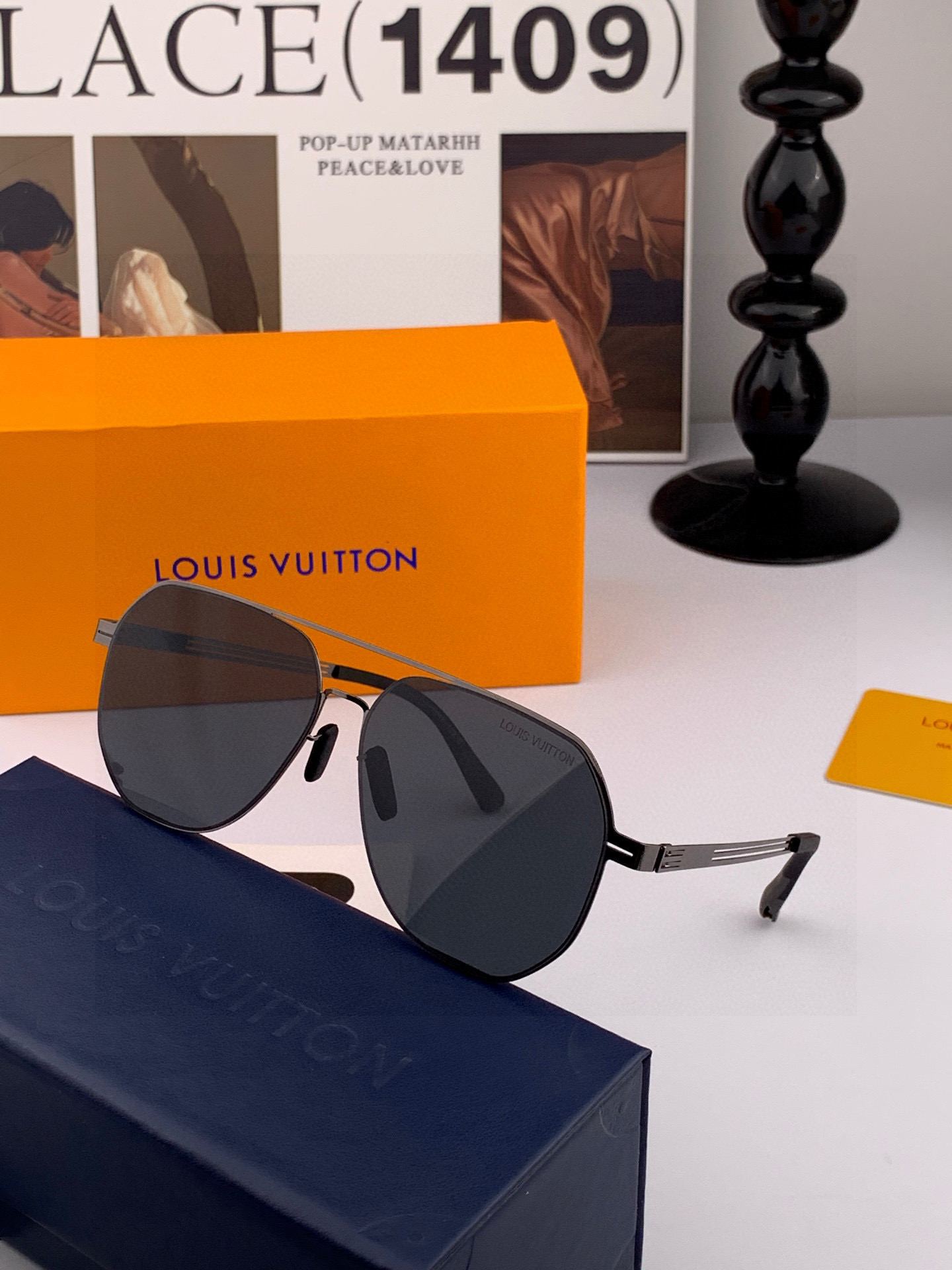 ♦️LV 2025新款男女情侣款太阳镜多边形墨镜iP电镀永不褪色 超轻超有弹性整幅眼镜无螺丝重要的是压不