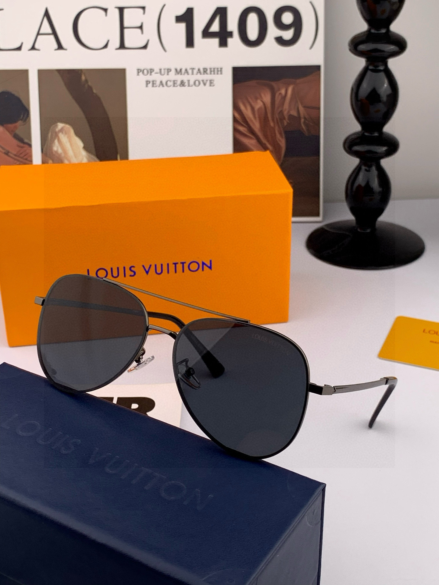       LV 男款炫彩飞行员偏光太阳镜 ❤️材质：高清尼龙加厚卡槽高清偏光镜片 🌹无边框镜架💕颜👍型