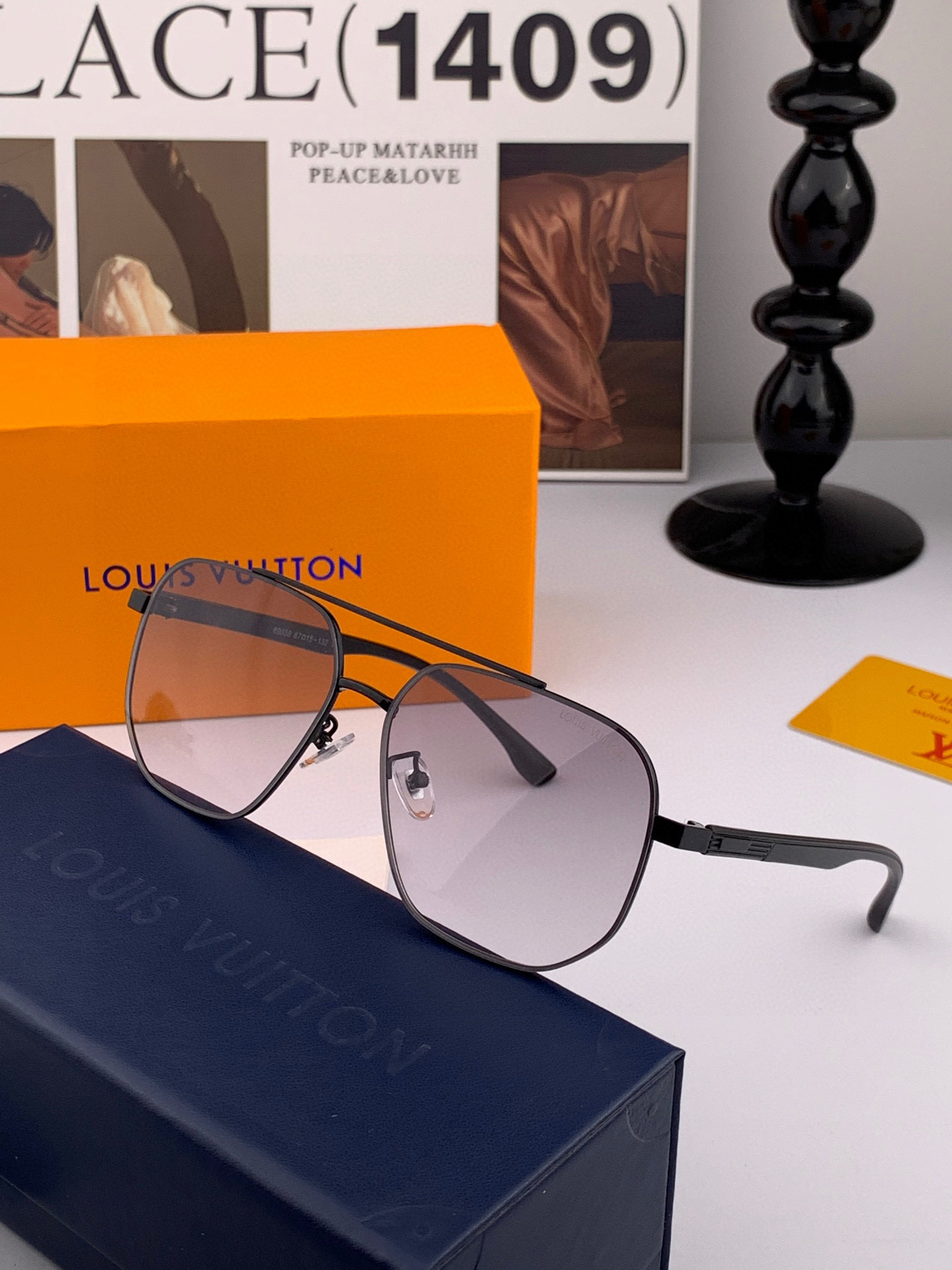       LV 男款炫彩飞行员偏光太阳镜 ❤️材质：高清尼龙加厚卡槽高清偏光镜片 🌹无边框镜架💕颜👍型
