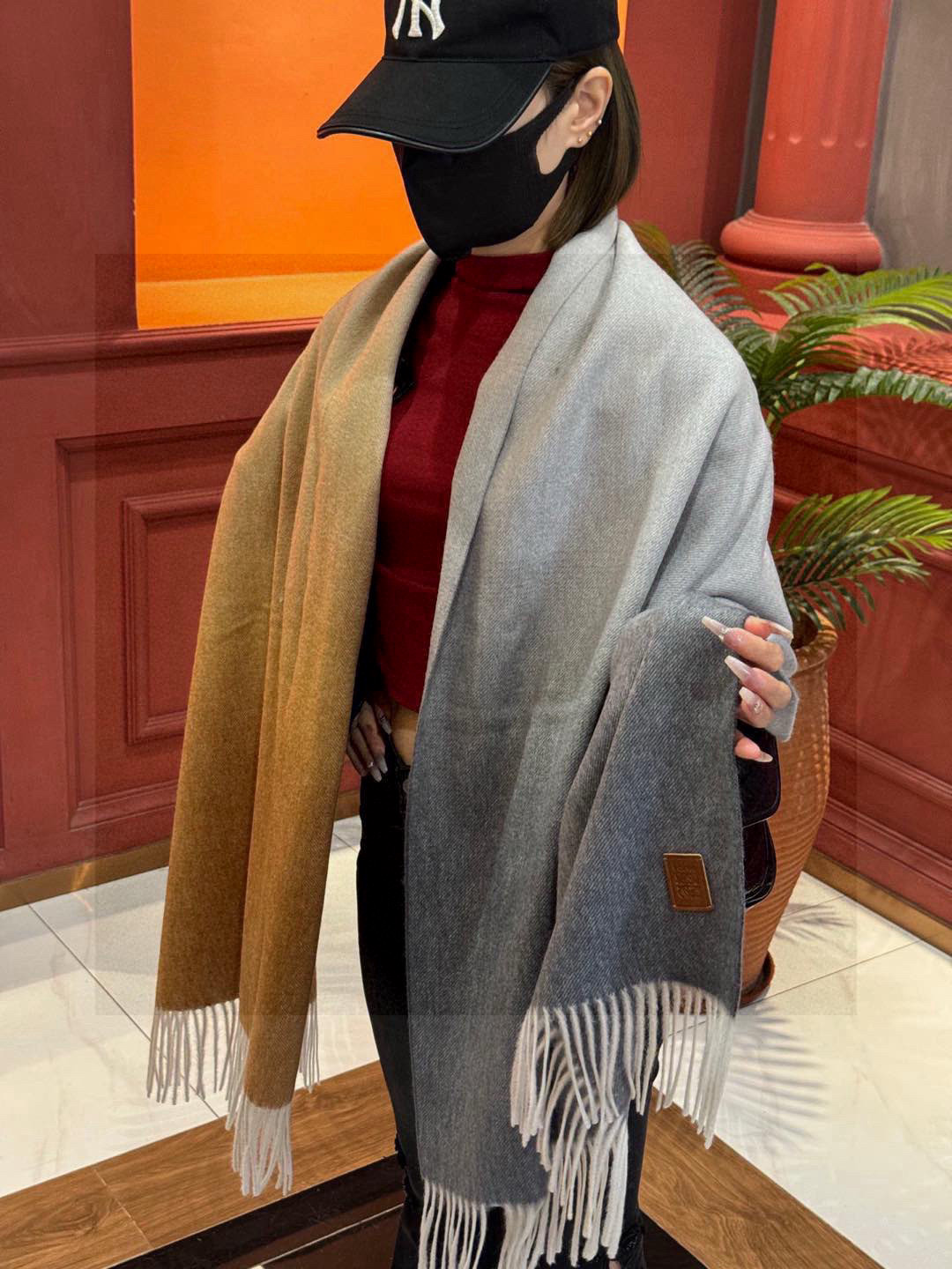  ✨✨太美了😍罗意威 美到要尖叫😱专柜最新款🎊英伦欧美范儿「多色渐变」又是一款即时尚又实用的大围巾&长巾