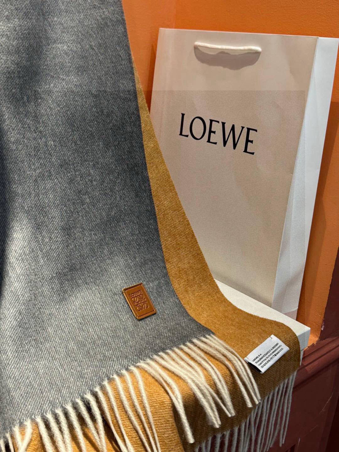  ✨✨太美了😍罗意威 美到要尖叫😱专柜最新款🎊英伦欧美范儿「多色渐变」又是一款即时尚又实用的大围巾&长巾