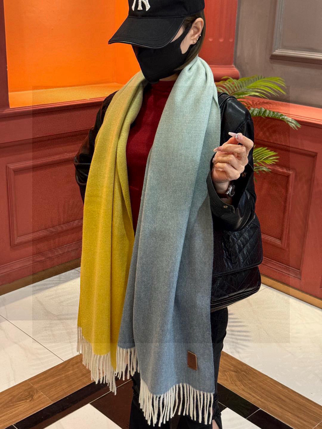  ✨✨太美了😍罗意威 美到要尖叫😱专柜最新款🎊英伦欧美范儿「多色渐变」又是一款即时尚又实用的大围巾&长巾