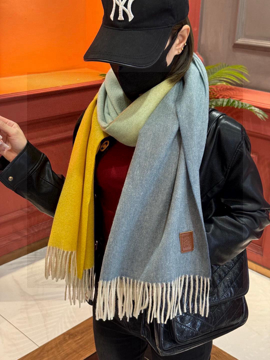  ✨✨太美了😍罗意威 美到要尖叫😱专柜最新款🎊英伦欧美范儿「多色渐变」又是一款即时尚又实用的大围巾&长巾