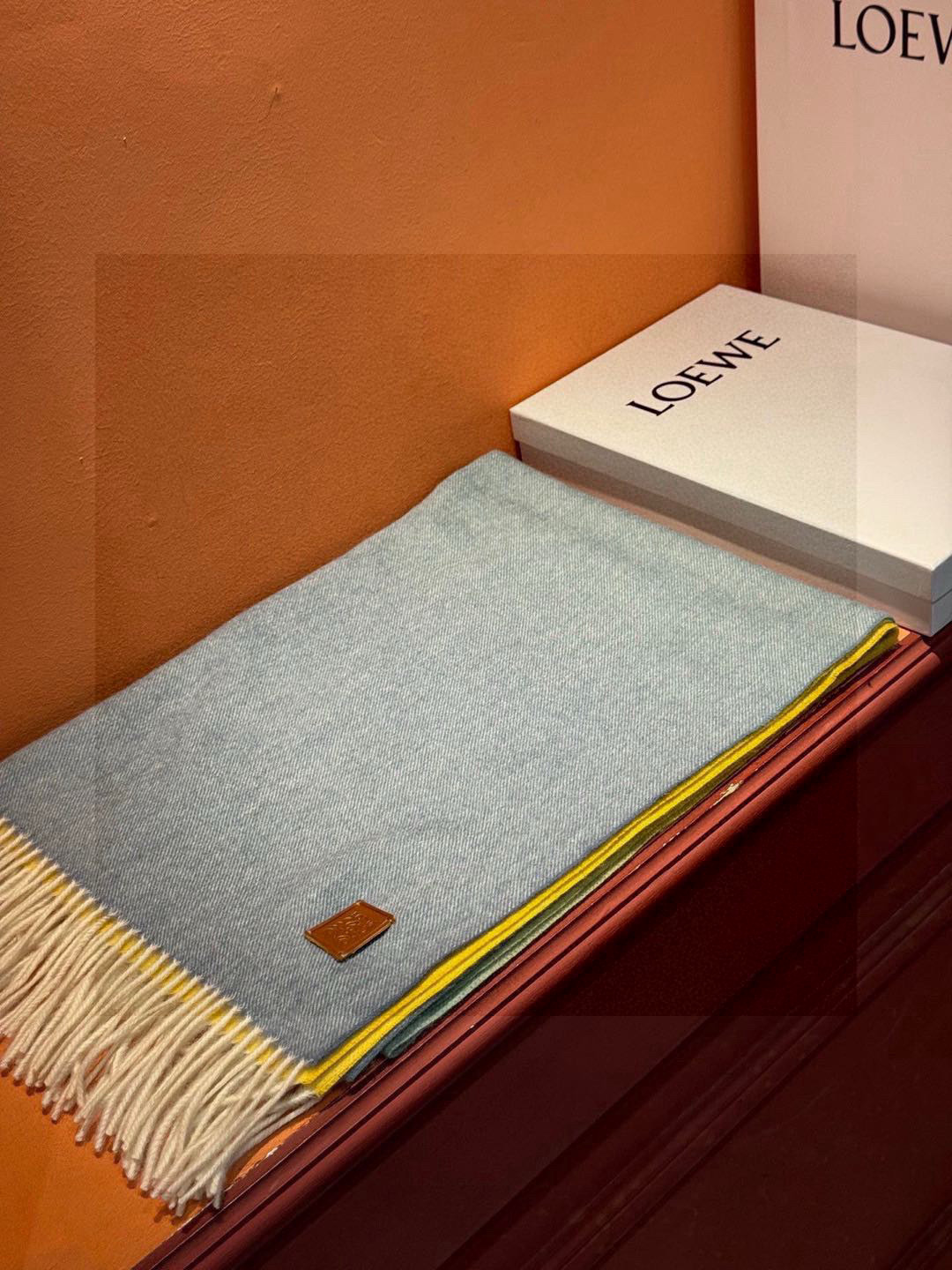  ✨✨太美了😍罗意威 美到要尖叫😱专柜最新款🎊英伦欧美范儿「多色渐变」又是一款即时尚又实用的大围巾&长巾