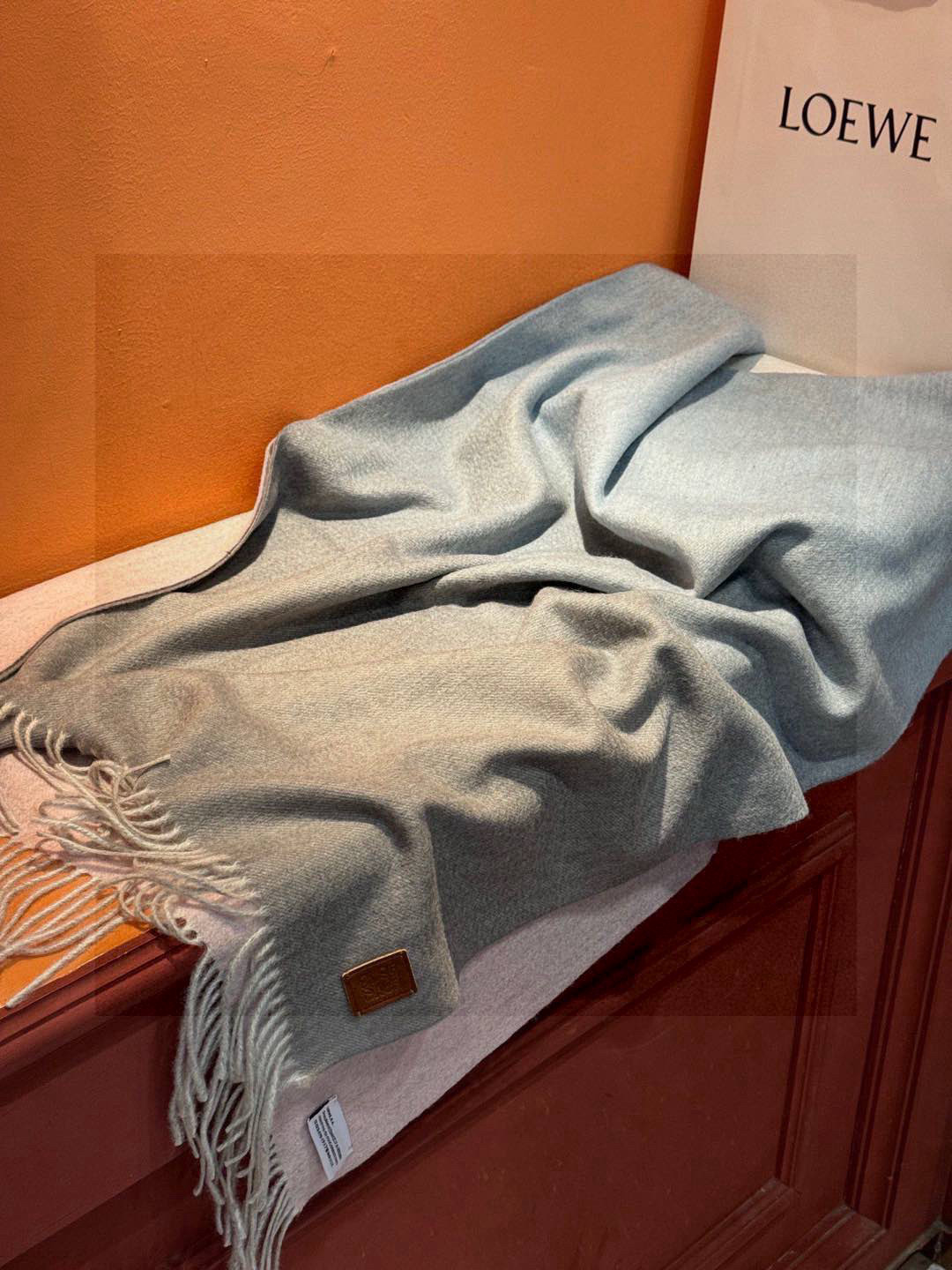  ✨✨太美了😍罗意威 美到要尖叫😱专柜最新款🎊英伦欧美范儿「多色渐变」又是一款即时尚又实用的大围巾&长巾