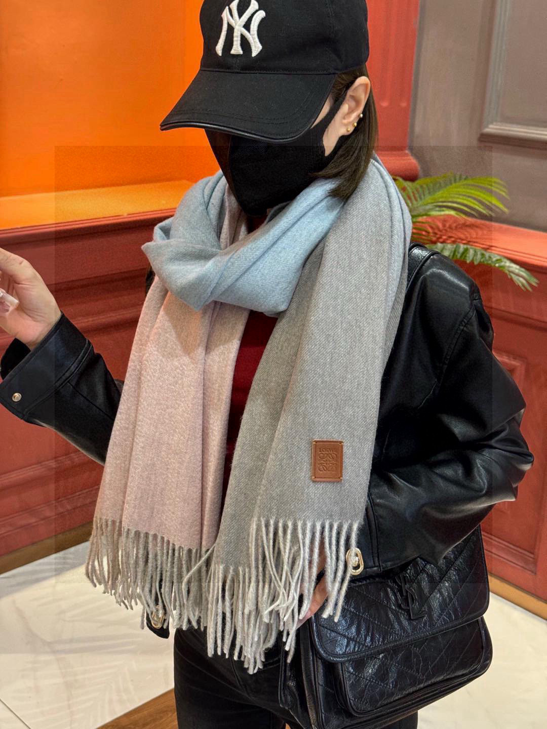  ✨✨太美了😍罗意威 美到要尖叫😱专柜最新款🎊英伦欧美范儿「多色渐变」又是一款即时尚又实用的大围巾&长巾