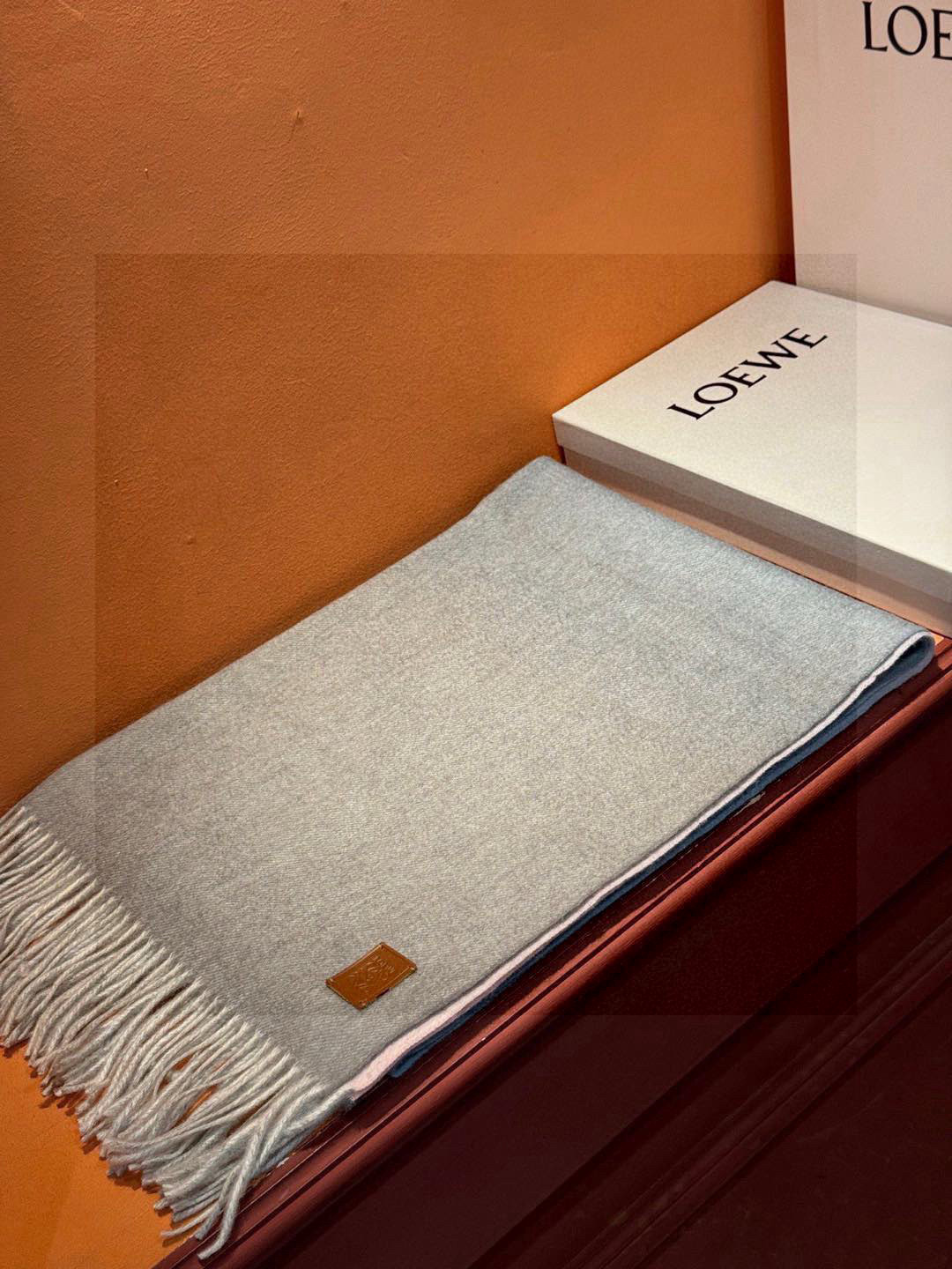  ✨✨太美了😍罗意威 美到要尖叫😱专柜最新款🎊英伦欧美范儿「多色渐变」又是一款即时尚又实用的大围巾&长巾