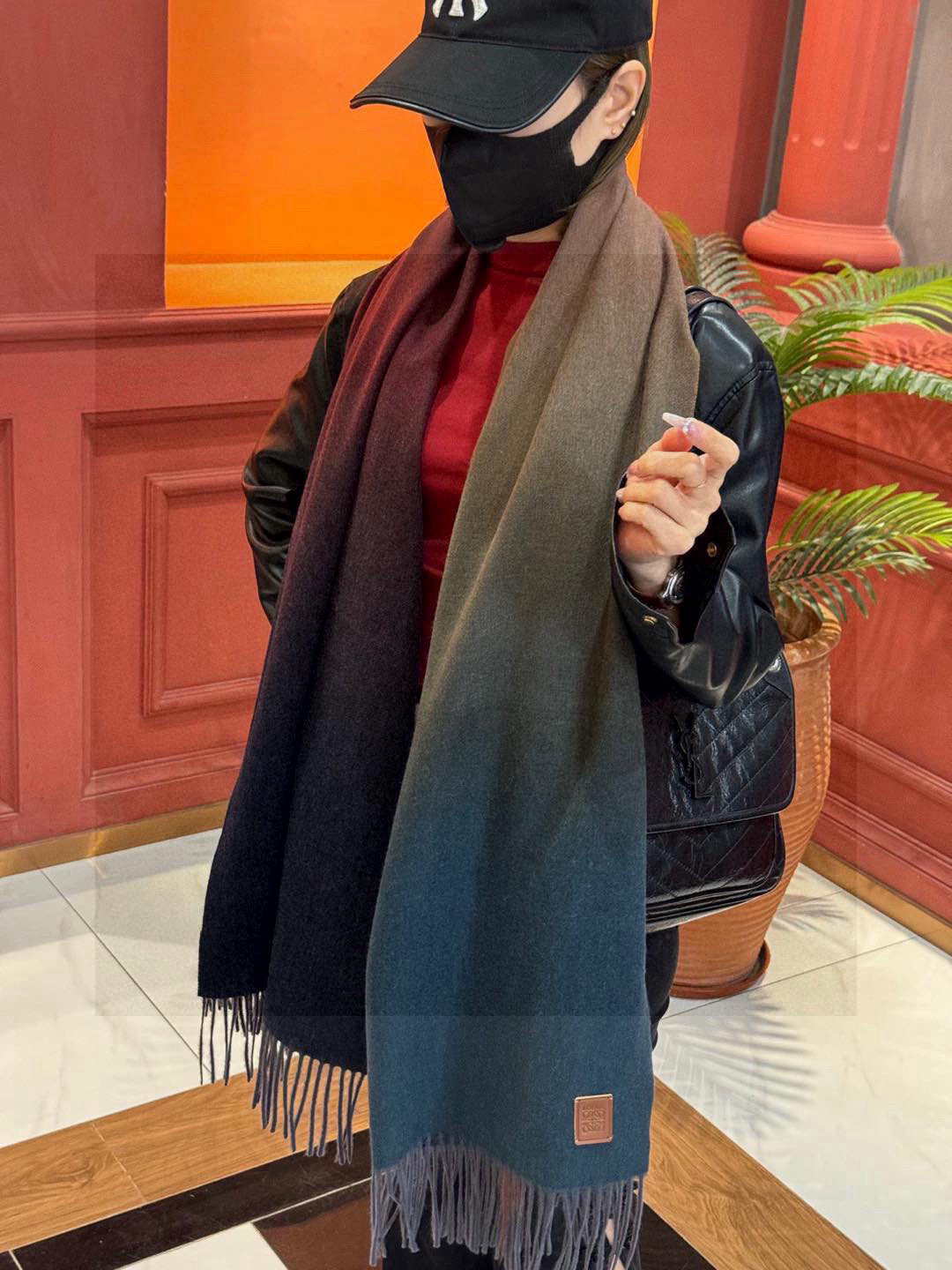  ✨✨太美了😍罗意威 美到要尖叫😱专柜最新款🎊英伦欧美范儿「多色渐变」又是一款即时尚又实用的大围巾&长巾