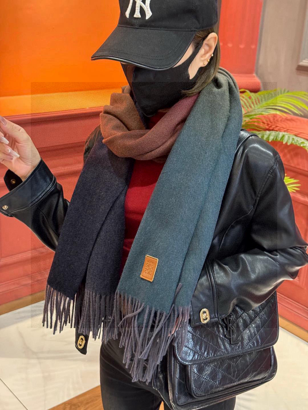  ✨✨太美了😍罗意威 美到要尖叫😱专柜最新款🎊英伦欧美范儿「多色渐变」又是一款即时尚又实用的大围巾&长巾