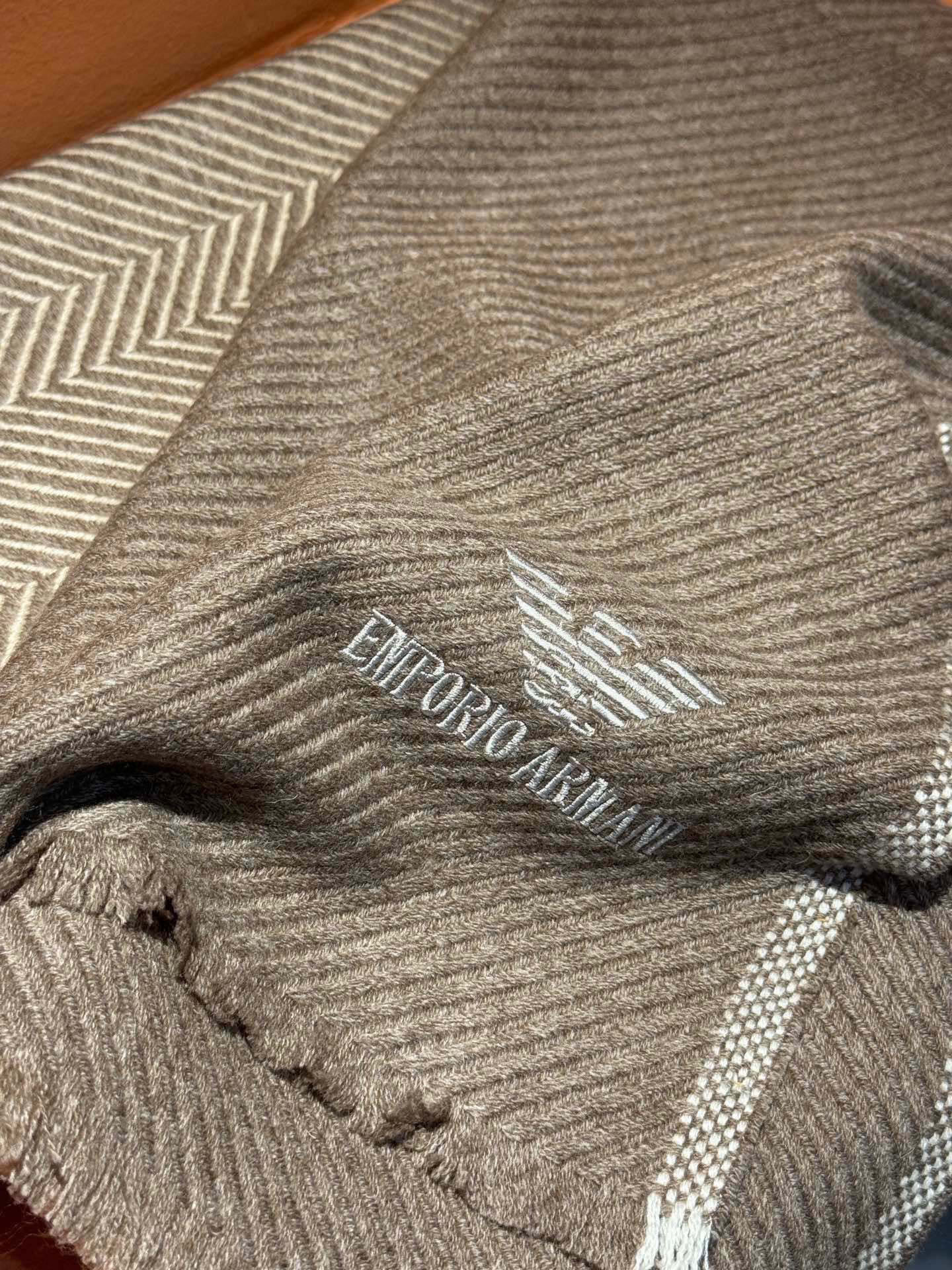   EMPORIO ARMANI。EA阿玛尼。秋冬新品，男士羊绒围巾。，无敌贴身质感，弹力极好，超级搭配