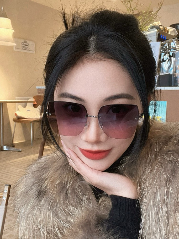 【CHANEL】香奈儿 潮流爆款 时尚大框太阳镜 佩戴舒适 网红潮款墨镜  ♥️♥️型号：CH5819