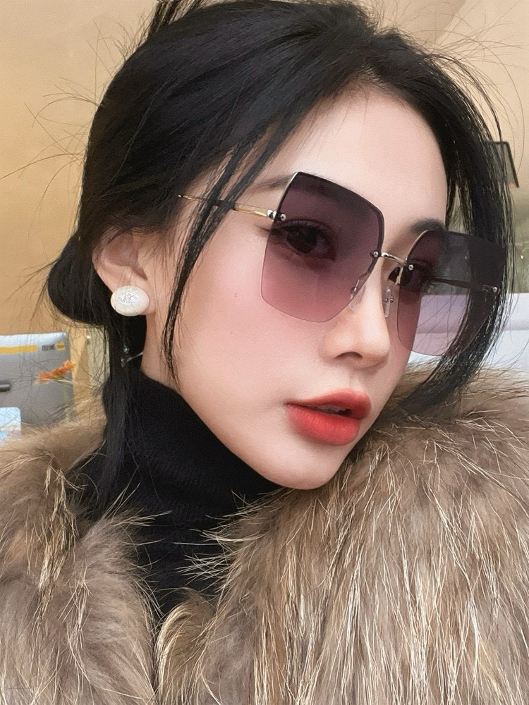 【CHANEL】香奈儿 潮流爆款 时尚大框太阳镜 佩戴舒适 网红潮款墨镜  ♥️♥️型号：CH5819