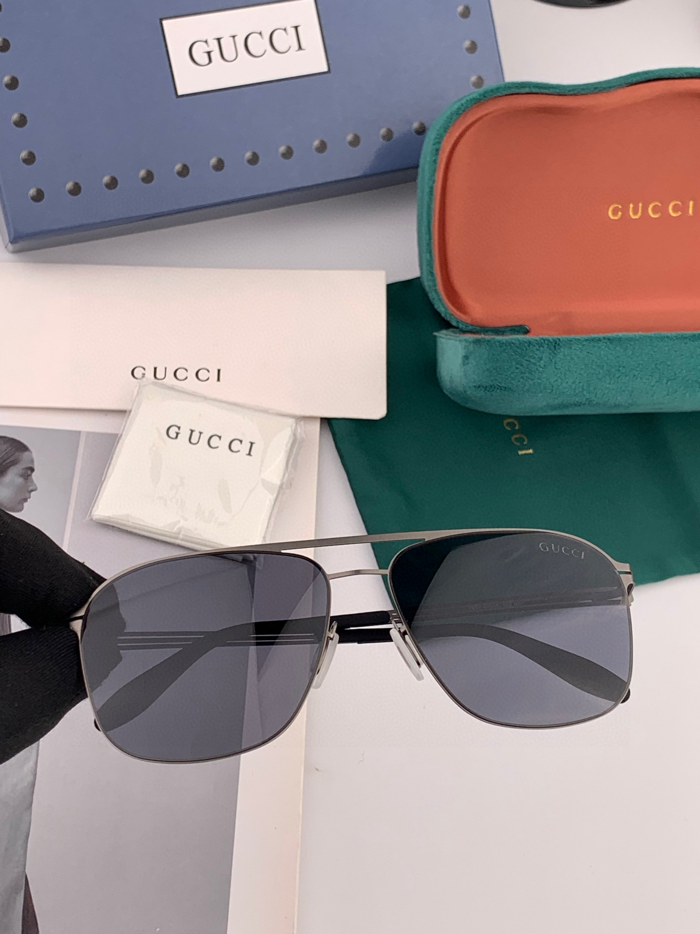 ♦️ GUCCI 2025新款男女情侣款太阳镜iP电镀永不褪色 超轻超有弹性整幅眼镜无螺丝重要的是压不坏