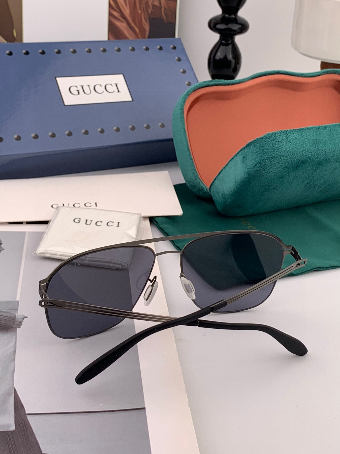 ♦️ GUCCI 2025新款男女情侣款太阳镜iP电镀永不褪色 超轻超有弹性整幅眼镜无螺丝重要的是压不坏