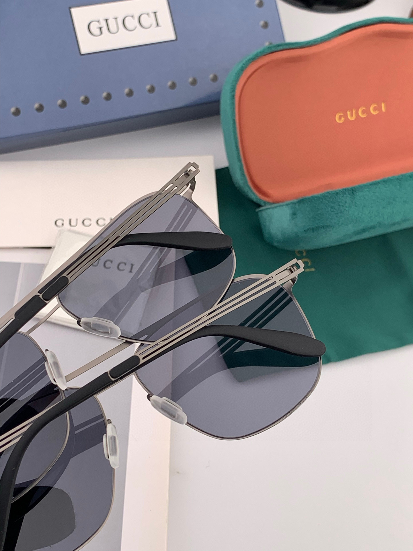 ♦️ GUCCI 2025新款男女情侣款太阳镜iP电镀永不褪色 超轻超有弹性整幅眼镜无螺丝重要的是压不坏