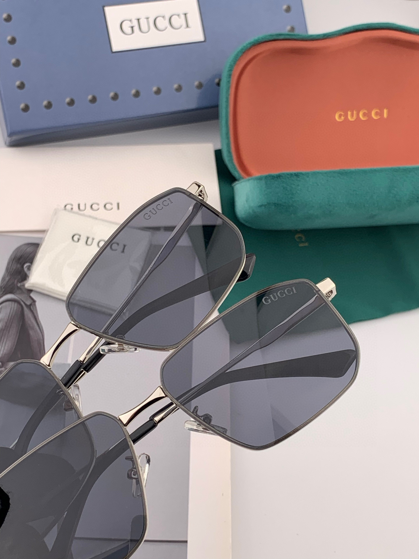         GUCCI 男款炫彩飞行员偏光太阳镜 ❤️材质：高清尼龙加厚卡槽高清偏光镜片 🌹无边框镜