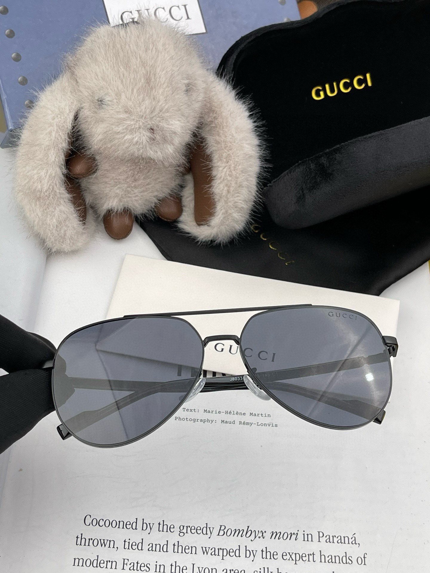      GUCCI 男款炫彩飞行员偏光太阳镜 ❤️材质：高清尼龙加厚卡槽高清偏光镜片 🌹无边框镜架💕颜