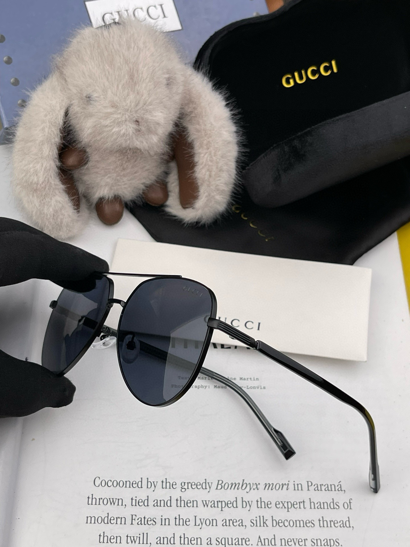      GUCCI 男款炫彩飞行员偏光太阳镜 ❤️材质：高清尼龙加厚卡槽高清偏光镜片 🌹无边框镜架💕颜