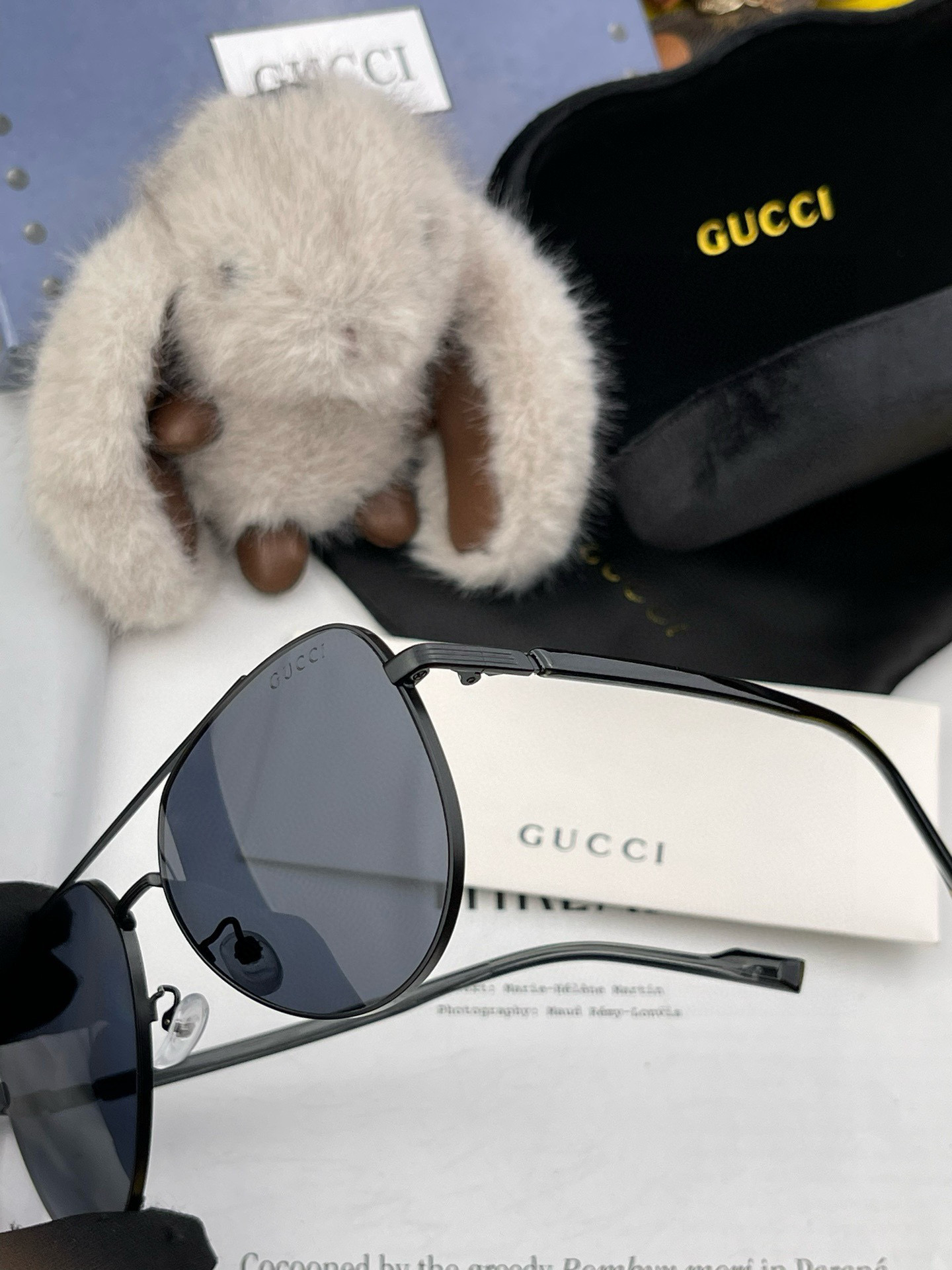      GUCCI 男款炫彩飞行员偏光太阳镜 ❤️材质：高清尼龙加厚卡槽高清偏光镜片 🌹无边框镜架💕颜