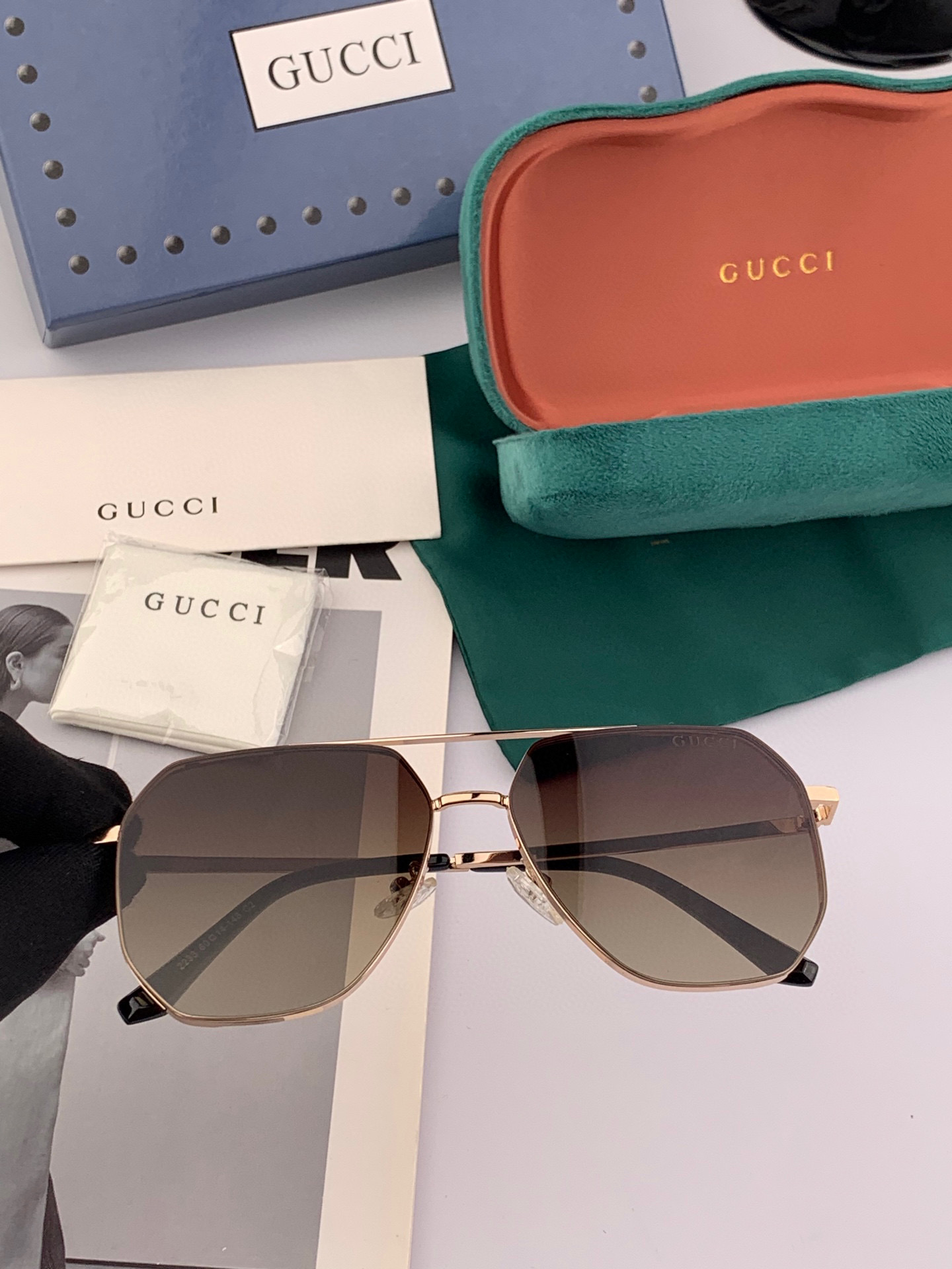      GUCCI 男款炫彩飛行員偏光太陽鏡 ❤️材質：高清尼龍加厚卡槽高清偏光鏡片 🌹無邊框鏡架💕顏