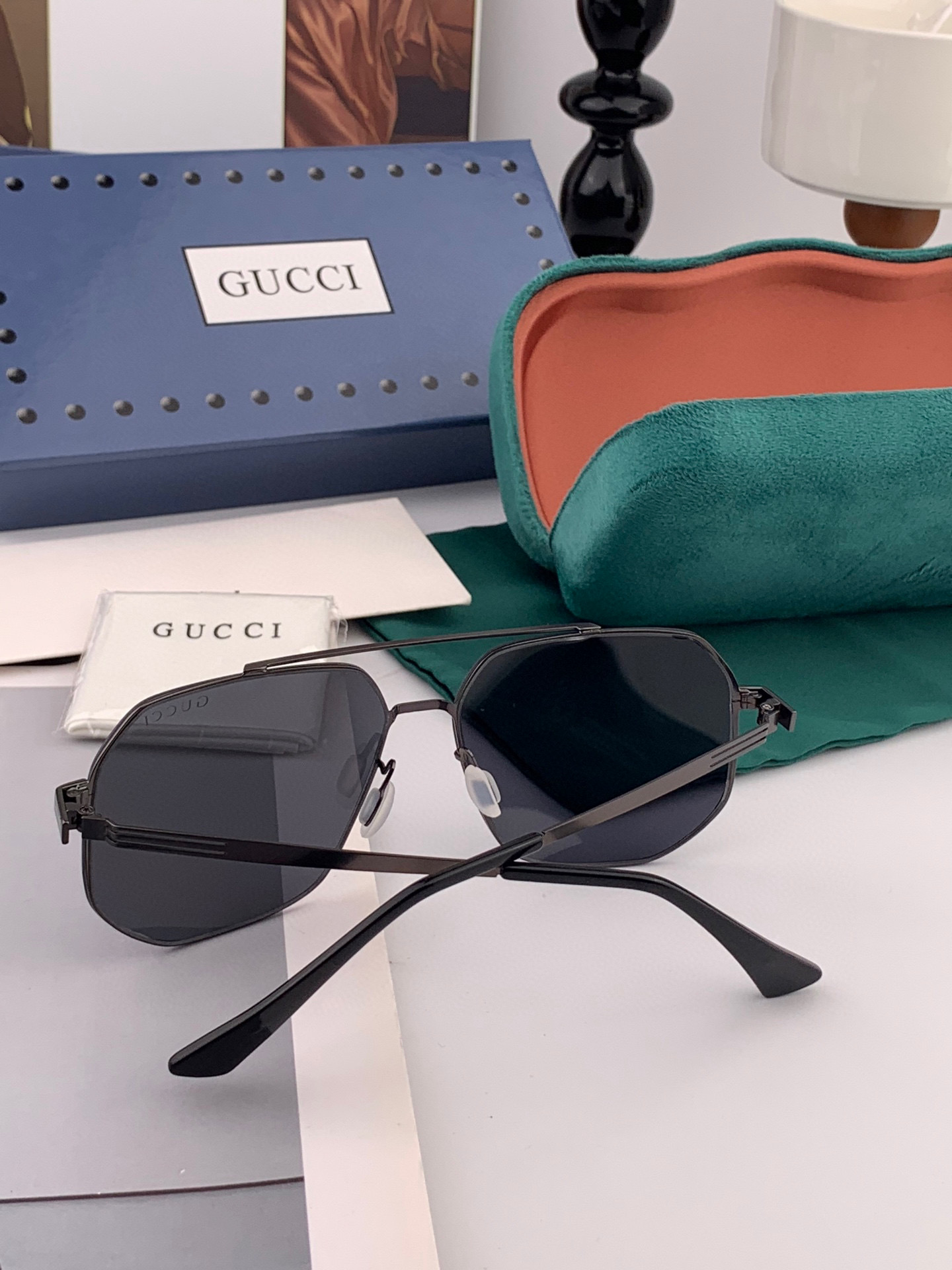        GUCCI 男款炫彩飞行员偏光太阳镜 ❤️材质：高清尼龙加厚卡槽高清偏光镜片 🌹无边框镜架