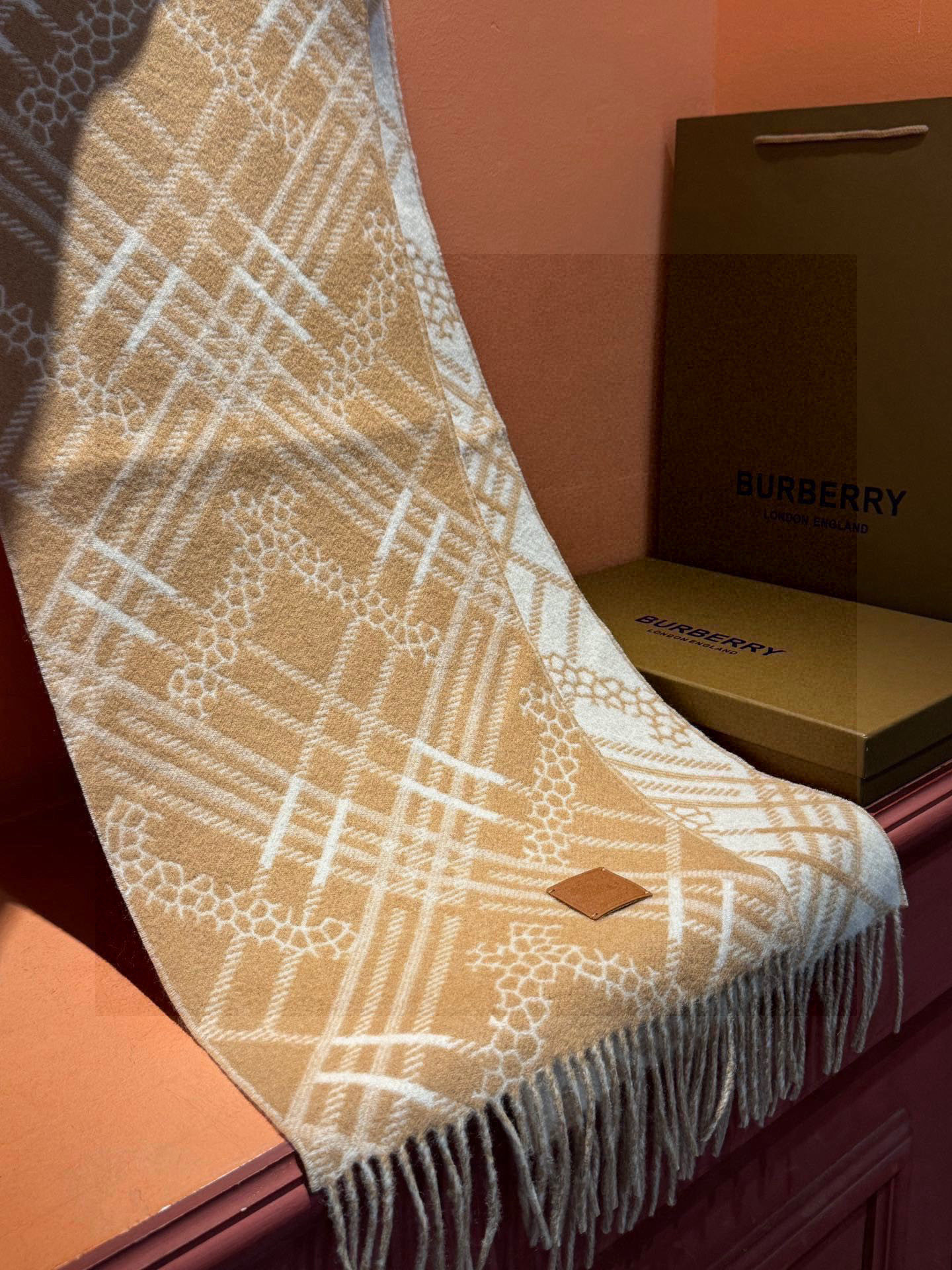   双面围巾 🆕Burberry · 巴宝莉格子围巾❗️好看的要疯掉了，太有型太有魅力了❗️❗️非常斯文