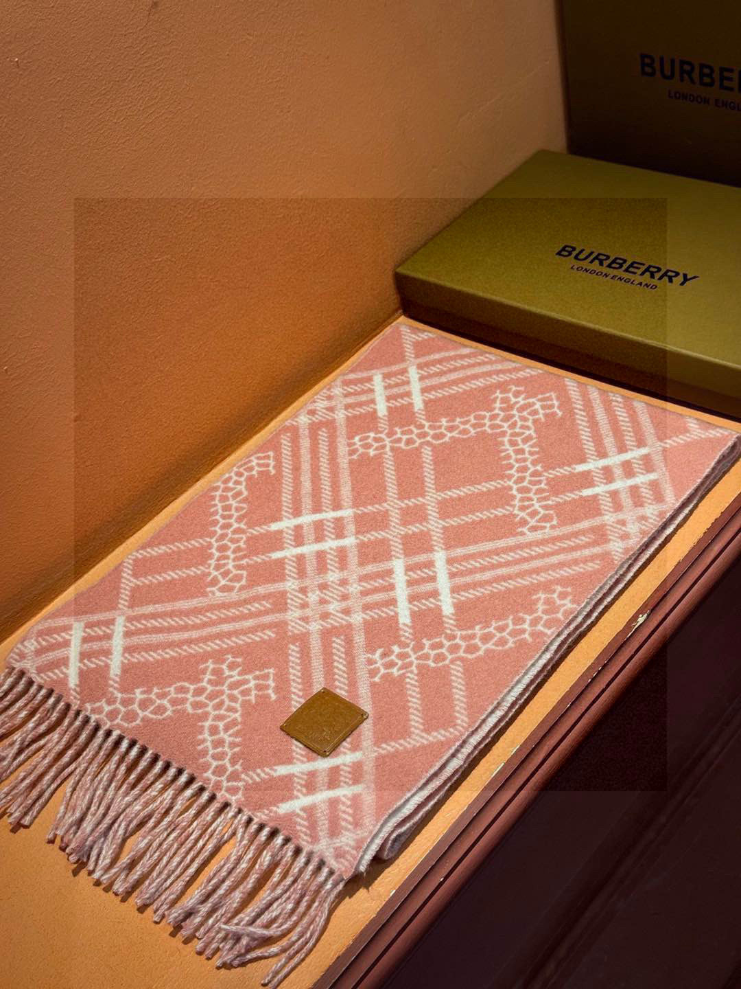   双面围巾 🆕Burberry · 巴宝莉格子围巾❗️好看的要疯掉了，太有型太有魅力了❗️❗️非常斯文