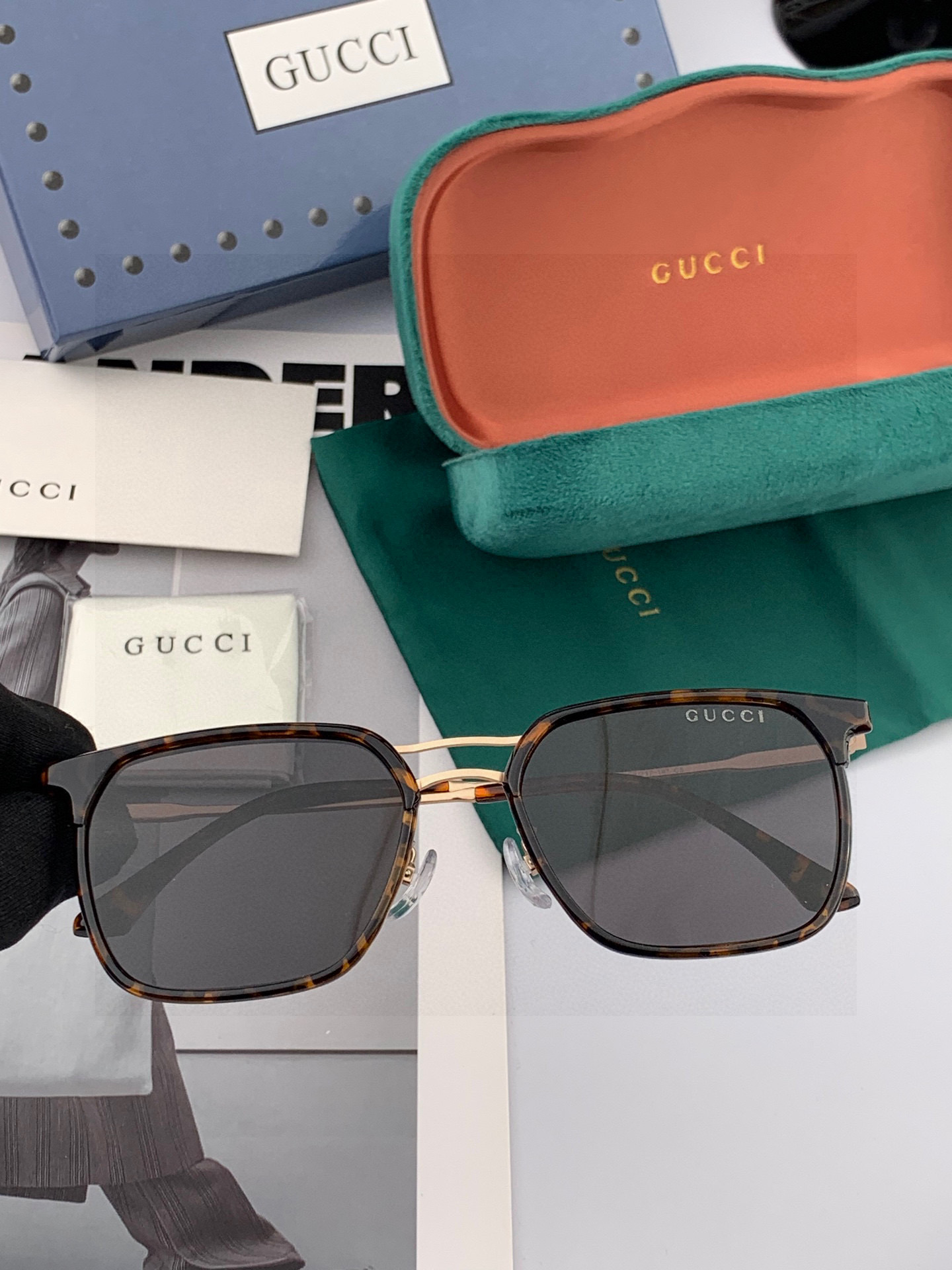 ♦️ GUCCI 2025新款男女情侣款太阳镜 超轻超有弹性整幅眼镜 重要的是压不坏 高清镜片、精湛的工