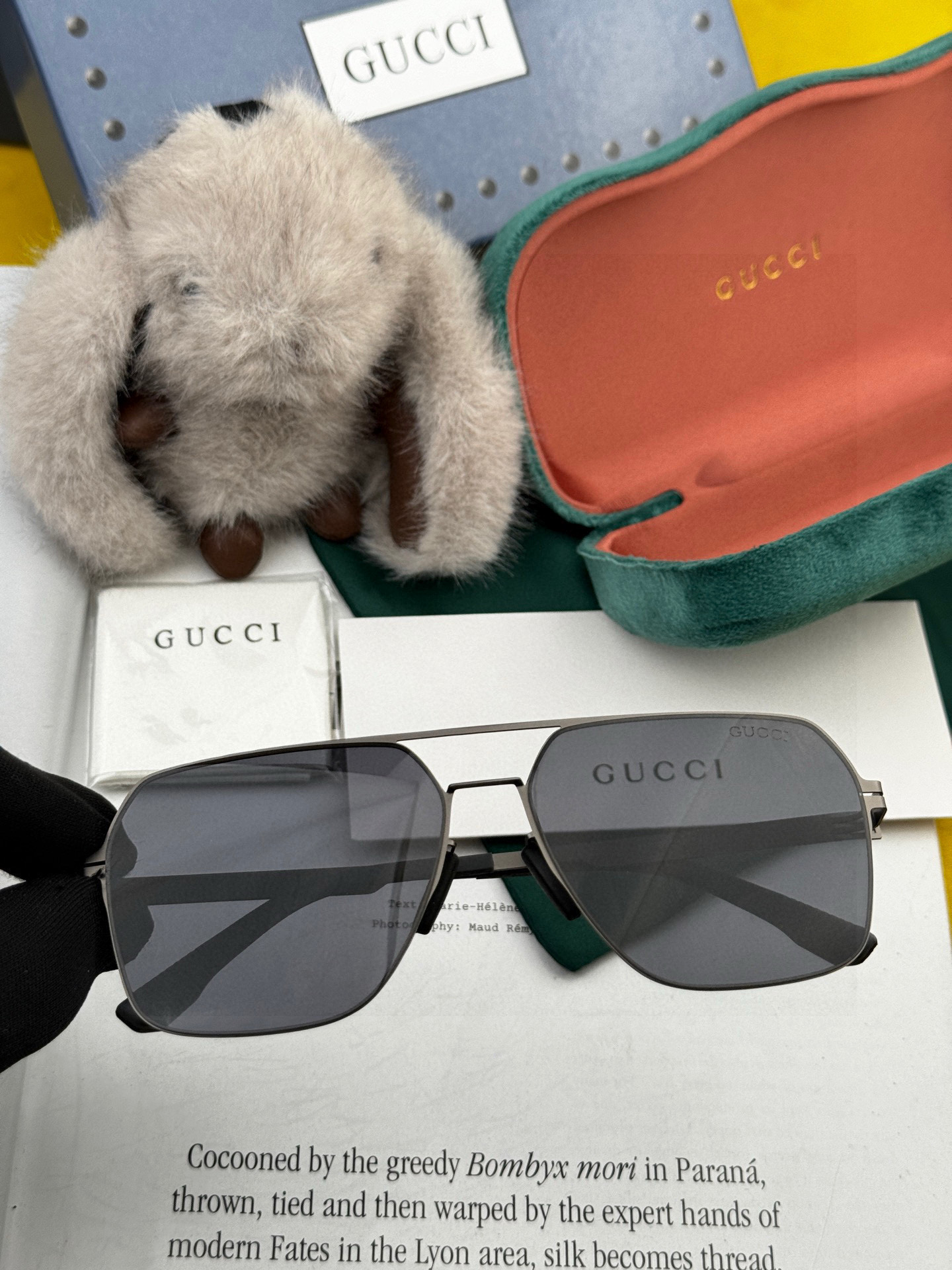       GUCC* 2025 新款男女情侣款太阳iP电镀永不褪色 卖点：超轻超有弹性整幅眼镜无螺丝重