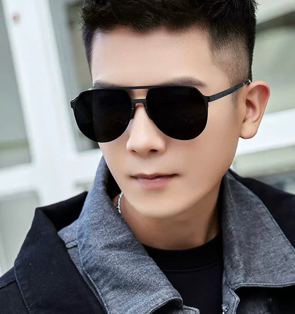       GUCC* 2025新款男女情侣款太阳iP电镀永不褪色 卖点：超轻超有弹性整幅眼镜无螺丝重要