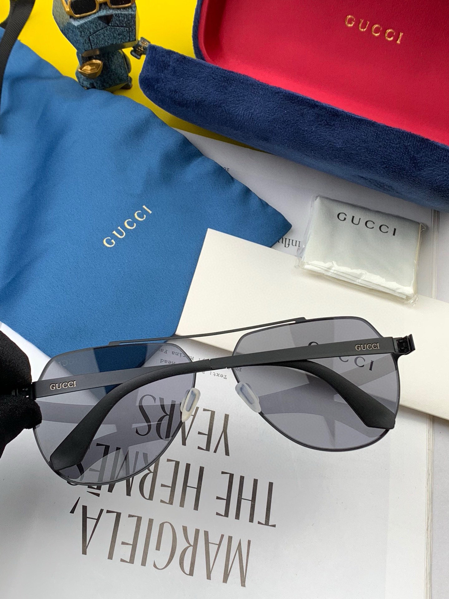  GUCCI 2025新款女男情侣太款阳iP电镀永不褪色 卖点：超轻超有弹性幅整眼镜螺无丝重的要是压不坏