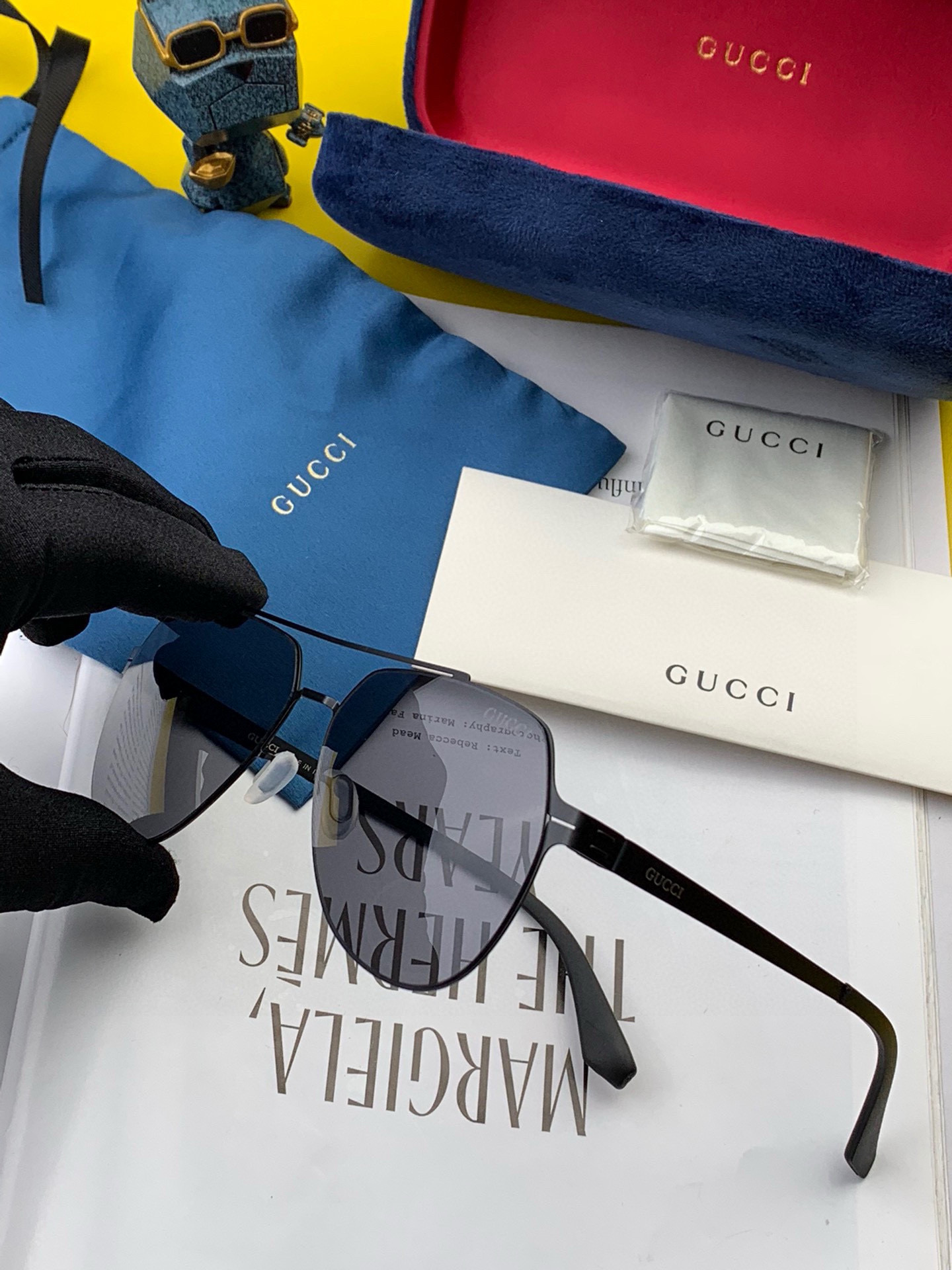  GUCCI 2025新款女男情侣太款阳iP电镀永不褪色 卖点：超轻超有弹性幅整眼镜螺无丝重的要是压不坏