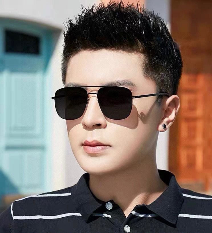 
   Gucci 春夏新款超轻无螺丝压不坏系列情侣款太阳镜高清尼龙镜片🦅完美品质，适合各种脸型，经典太