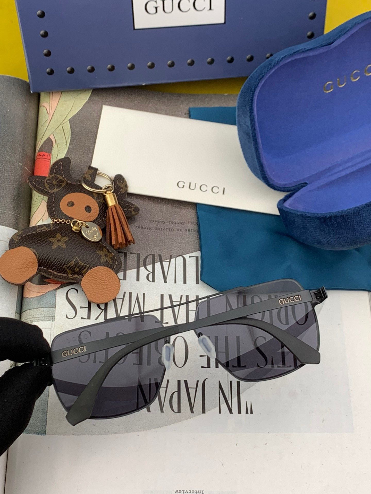      GUCC* 新款男女情侣款太阳iP电镀永不褪色 卖点：超轻超有弹性整幅眼镜无螺丝重要的是压不坏