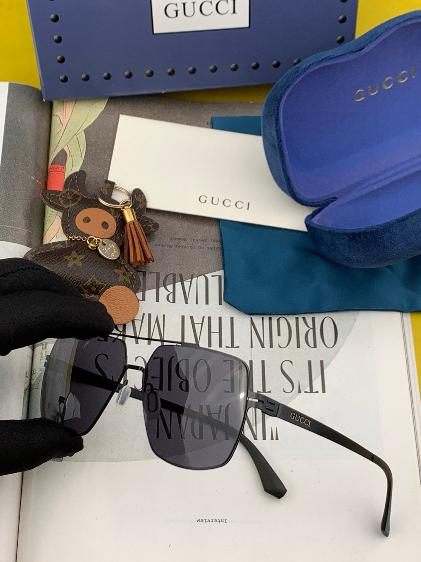      GUCC* 新款男女情侣款太阳iP电镀永不褪色 卖点：超轻超有弹性整幅眼镜无螺丝重要的是压不坏