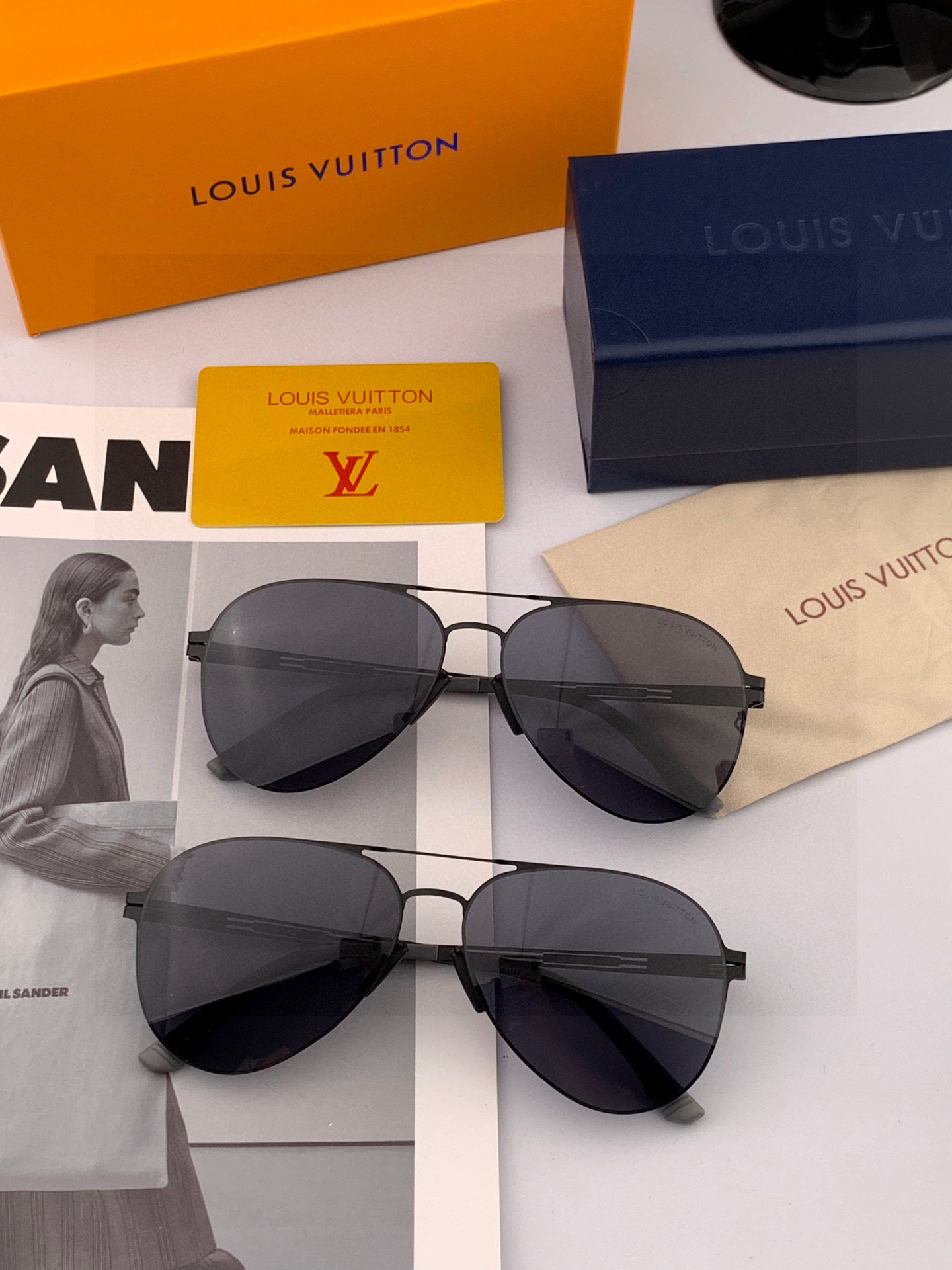 ♦️LV 2025新款男女情侣款太阳镜多边形墨镜iP电镀永不褪色 超轻超有弹性整幅眼镜无螺丝重要的是压不