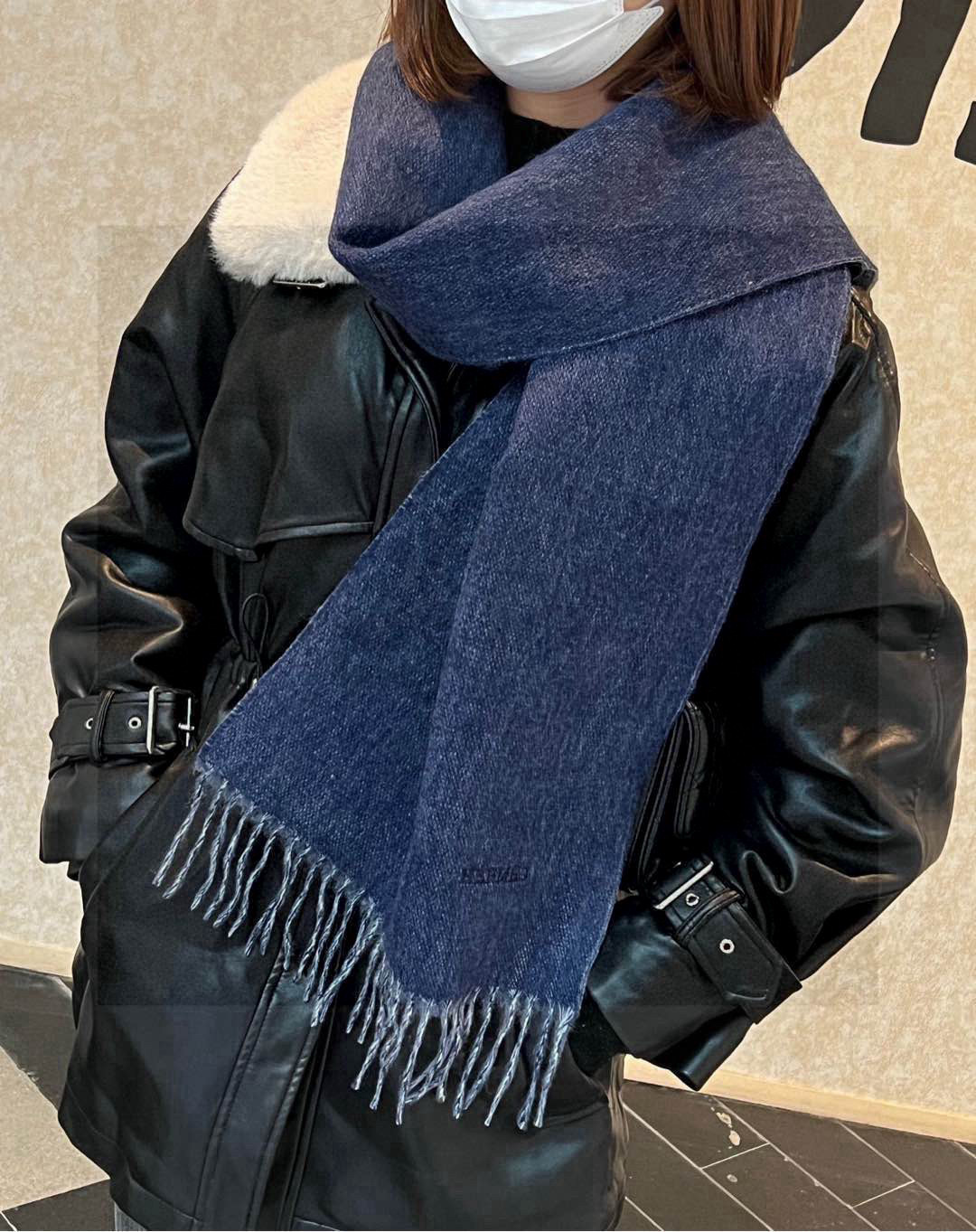     HERMFS【爱马仕】巴黎时装展双面羊绒围巾！采用蒙古高原细羊绒！手感满满地都是细腻的绒毛！这个