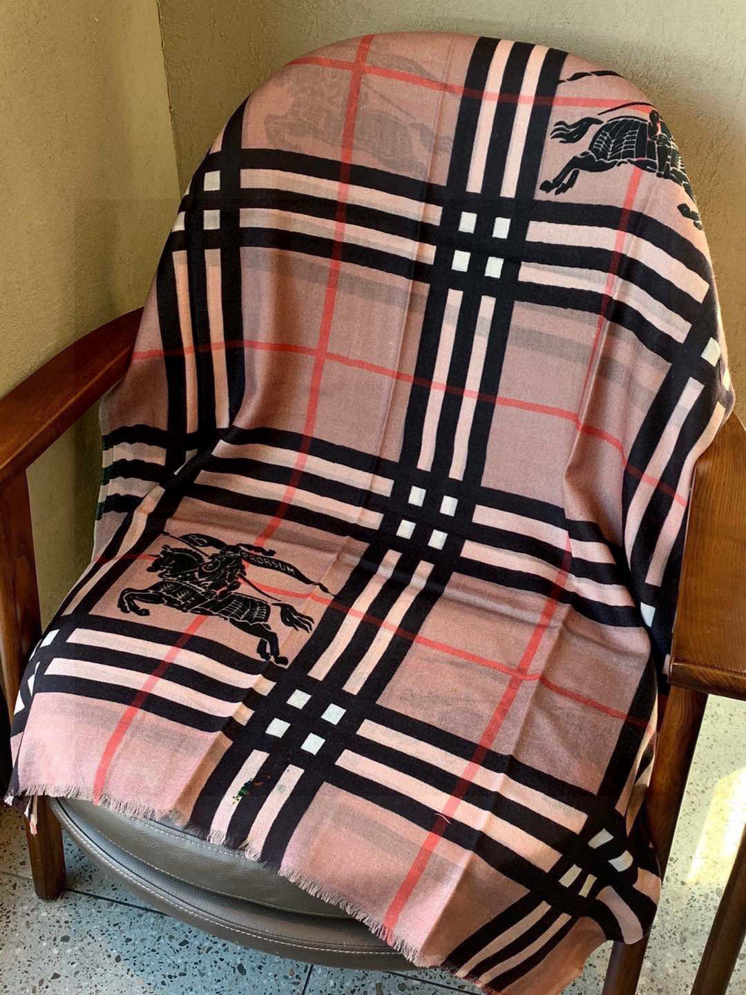  巴宝莉采用经典原版马标工艺❗️❗️❗️❗️纯正客供克什米尔山羊绒200支戒指绒 加密处理.手感好到没朋