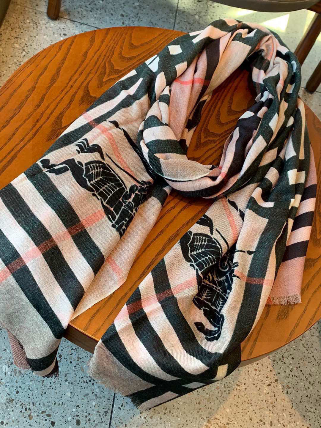  巴宝莉采用经典原版马标工艺❗️❗️❗️❗️纯正客供克什米尔山羊绒200支戒指绒 加密处理.手感好到没朋