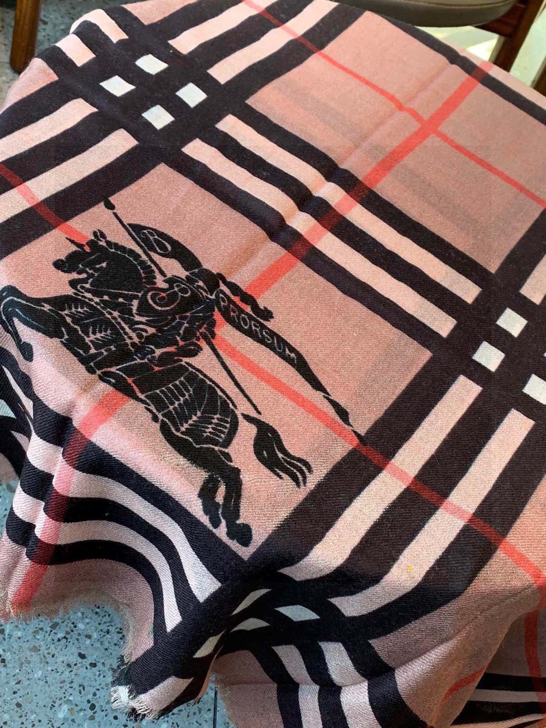  巴宝莉采用经典原版马标工艺❗️❗️❗️❗️纯正客供克什米尔山羊绒200支戒指绒 加密处理.手感好到没朋