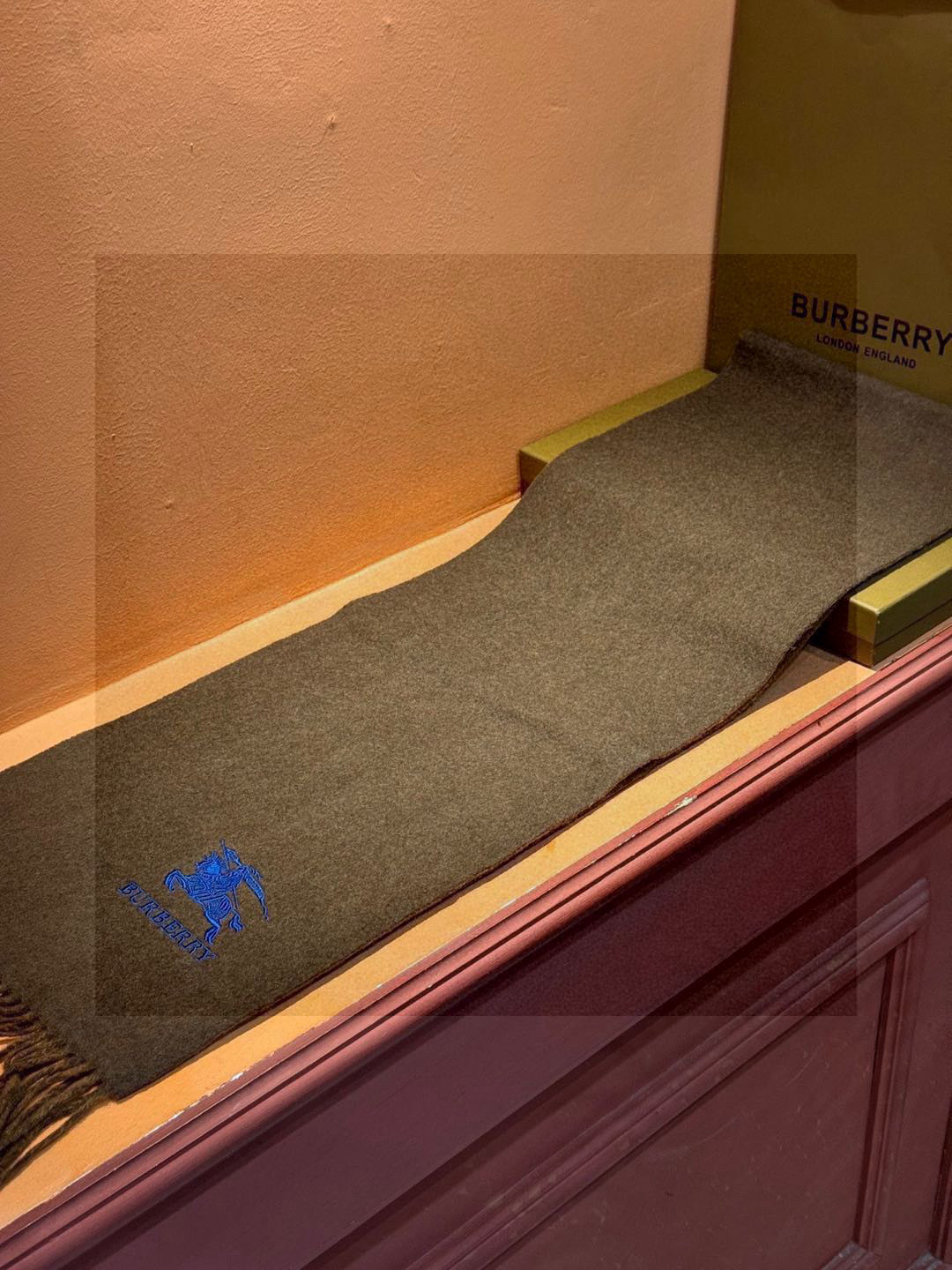  ✨✨太美了😍巴宝莉 情侣款 美到要尖叫😱专柜最新款🎊英伦欧美范儿 又是一款即时尚又实用的大围巾&长巾，