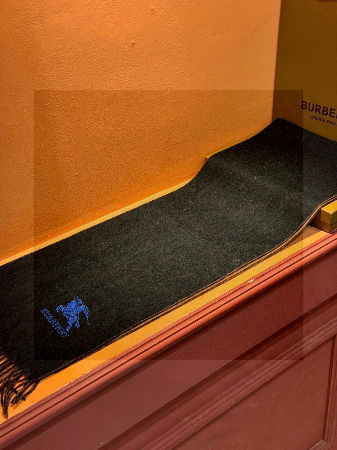  ✨✨太美了😍巴宝莉 情侣款 美到要尖叫😱专柜最新款🎊英伦欧美范儿 又是一款即时尚又实用的大围巾&长巾，