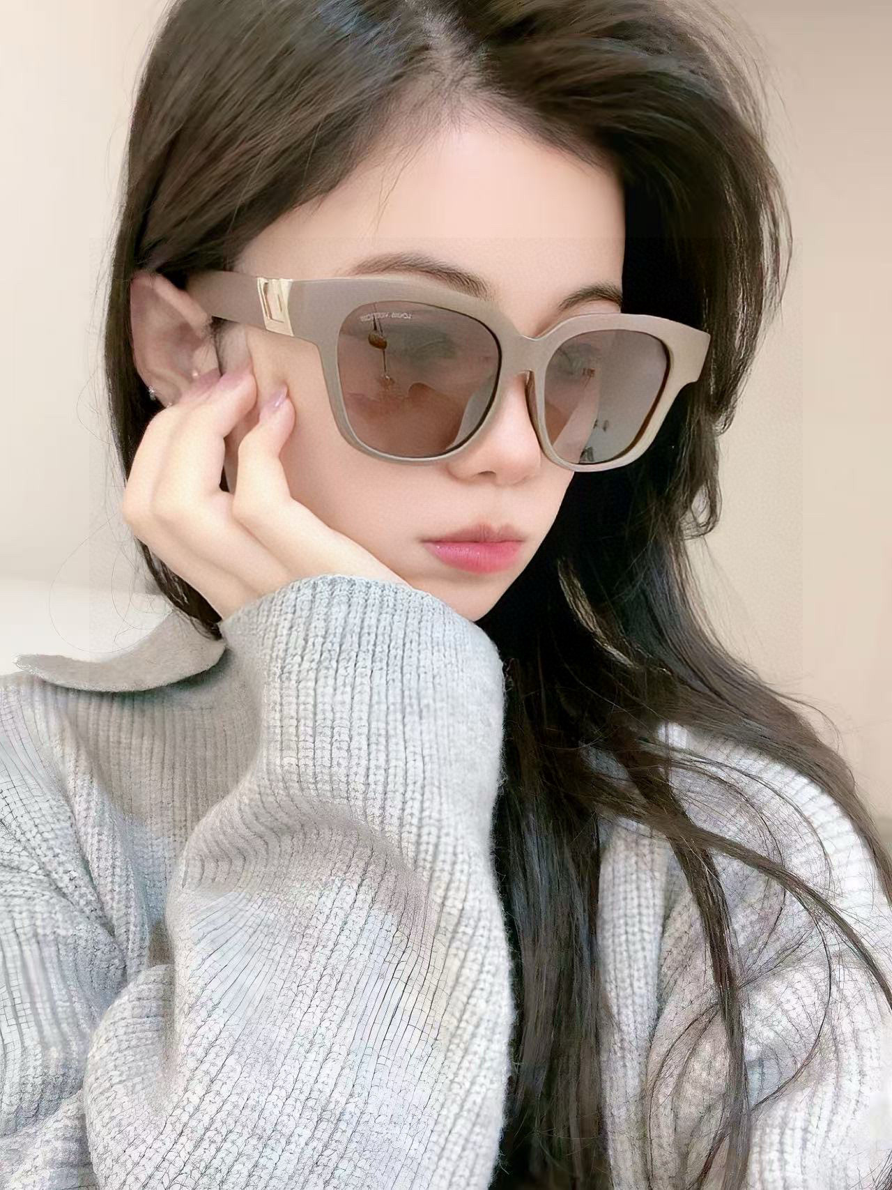 NO:370940,【TR polarization series】lv large frame sunglasses sunglasses classic square frame design, not picky about face shape, it shows temperament, whether paired with a coat or a dress, polarized lenses prevent UV rays Model model L5516 glasses sunglasses, glasses, louis vuitton, skirts19860909【TR偏光系列】lv大框太阳镜墨镜经典的方框设计,不挑脸型,无论搭配大衣还是连衣裙都非常显气质偏光镜片预防紫外线 型号型号L5516眼镜墨镜太阳镜,眼镜,louis vuitton,skirts,glasses