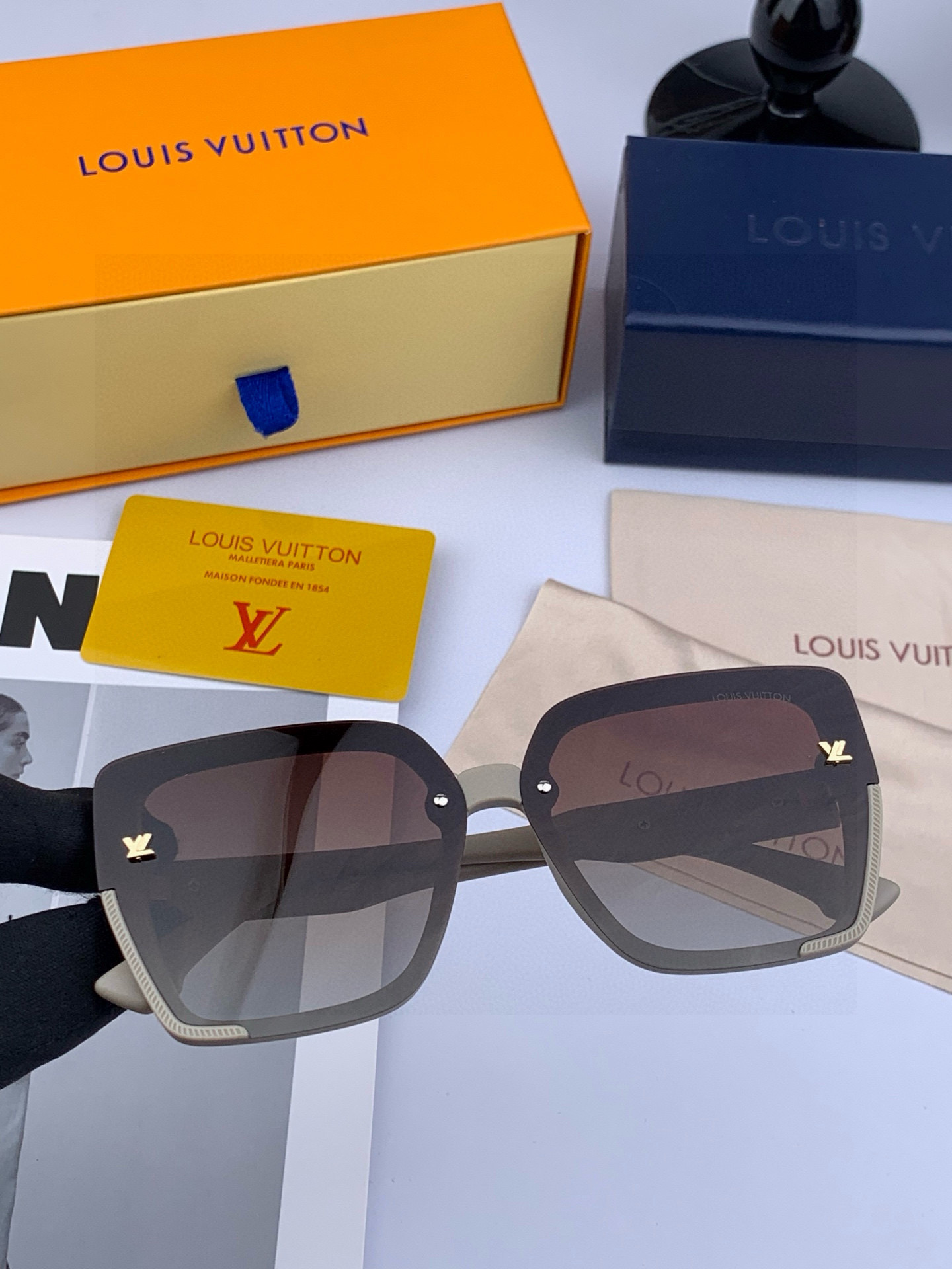   【TR偏光系列】lv大框太阳镜墨镜经典的方框设计，不挑脸型，无论搭配大衣还是连衣裙都非常显气质偏光镜