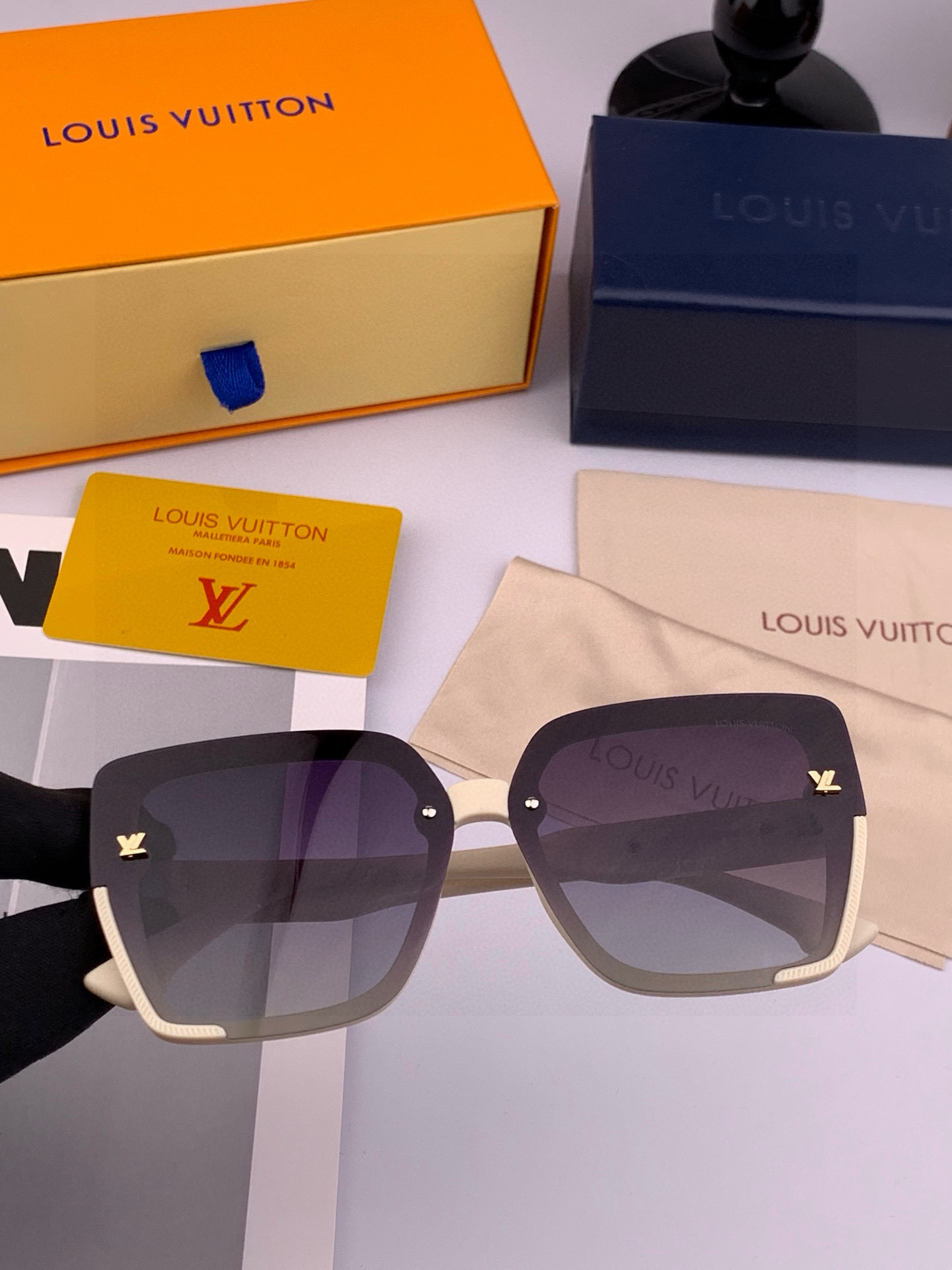   【TR偏光系列】lv大框太阳镜墨镜经典的方框设计，不挑脸型，无论搭配大衣还是连衣裙都非常显气质偏光镜