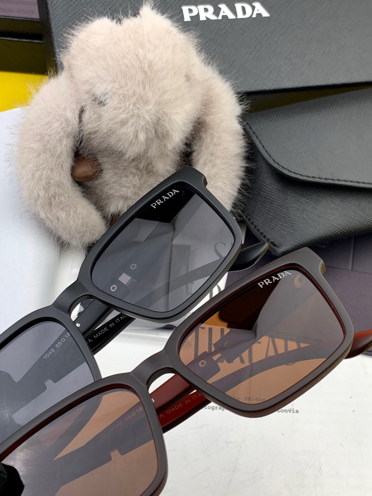   【TR偏光系列】普拉达 大框太阳镜墨镜经典的方框设计，不挑脸型，无论搭配大衣还是连衣裙都非常显气质偏