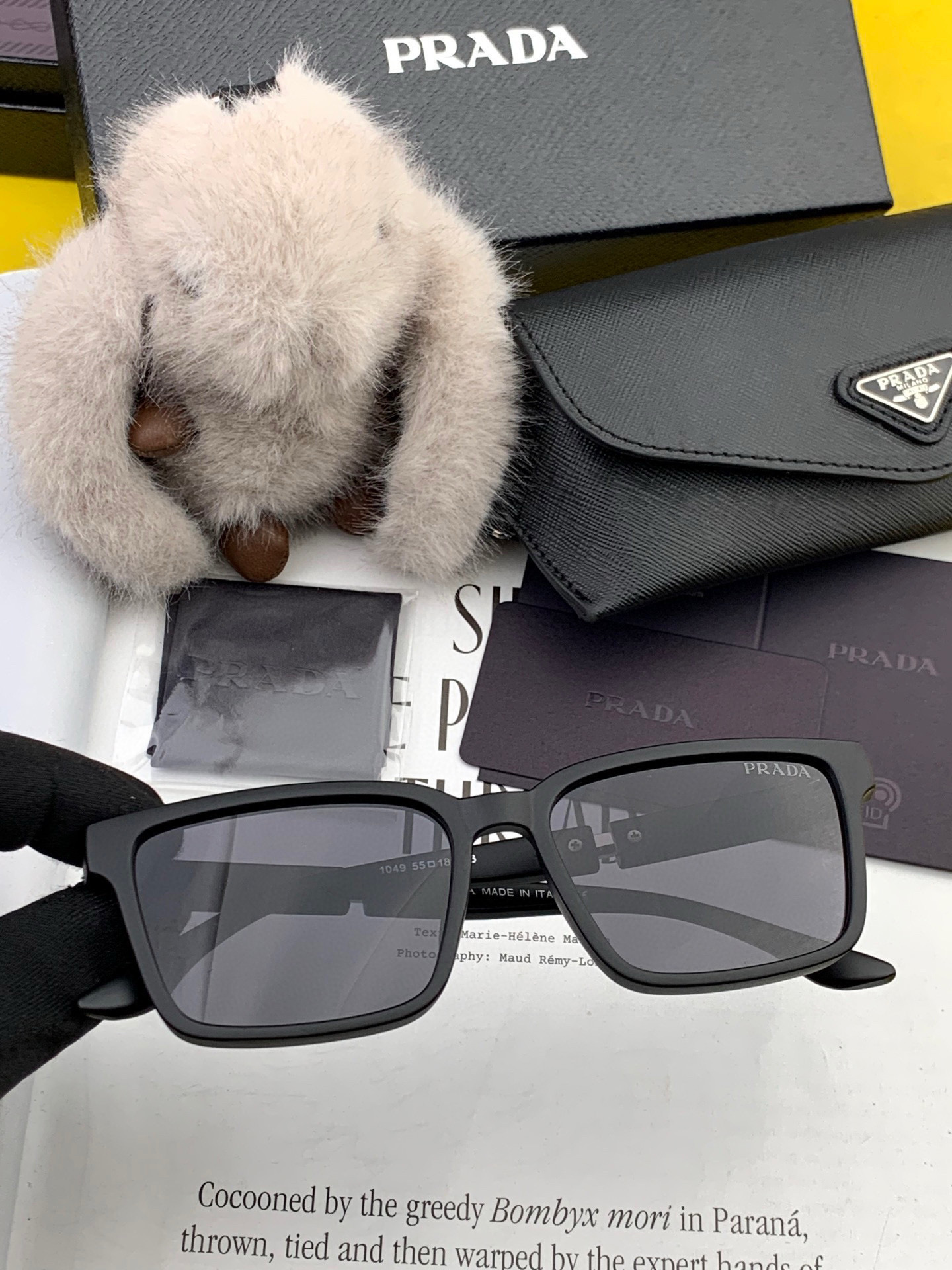   【TR偏光系列】普拉达 大框太阳镜墨镜经典的方框设计，不挑脸型，无论搭配大衣还是连衣裙都非常显气质偏