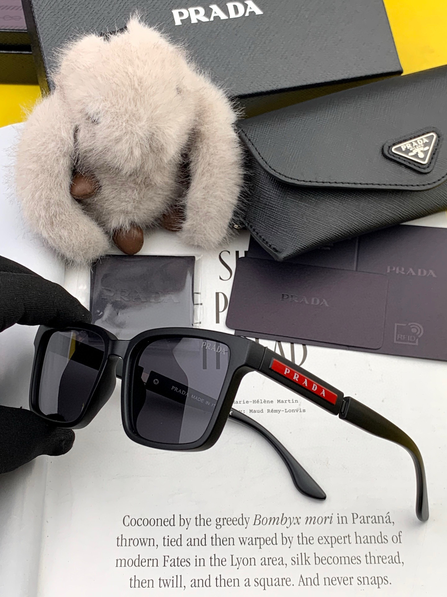   【TR偏光系列】普拉达 大框太阳镜墨镜经典的方框设计，不挑脸型，无论搭配大衣还是连衣裙都非常显气质偏